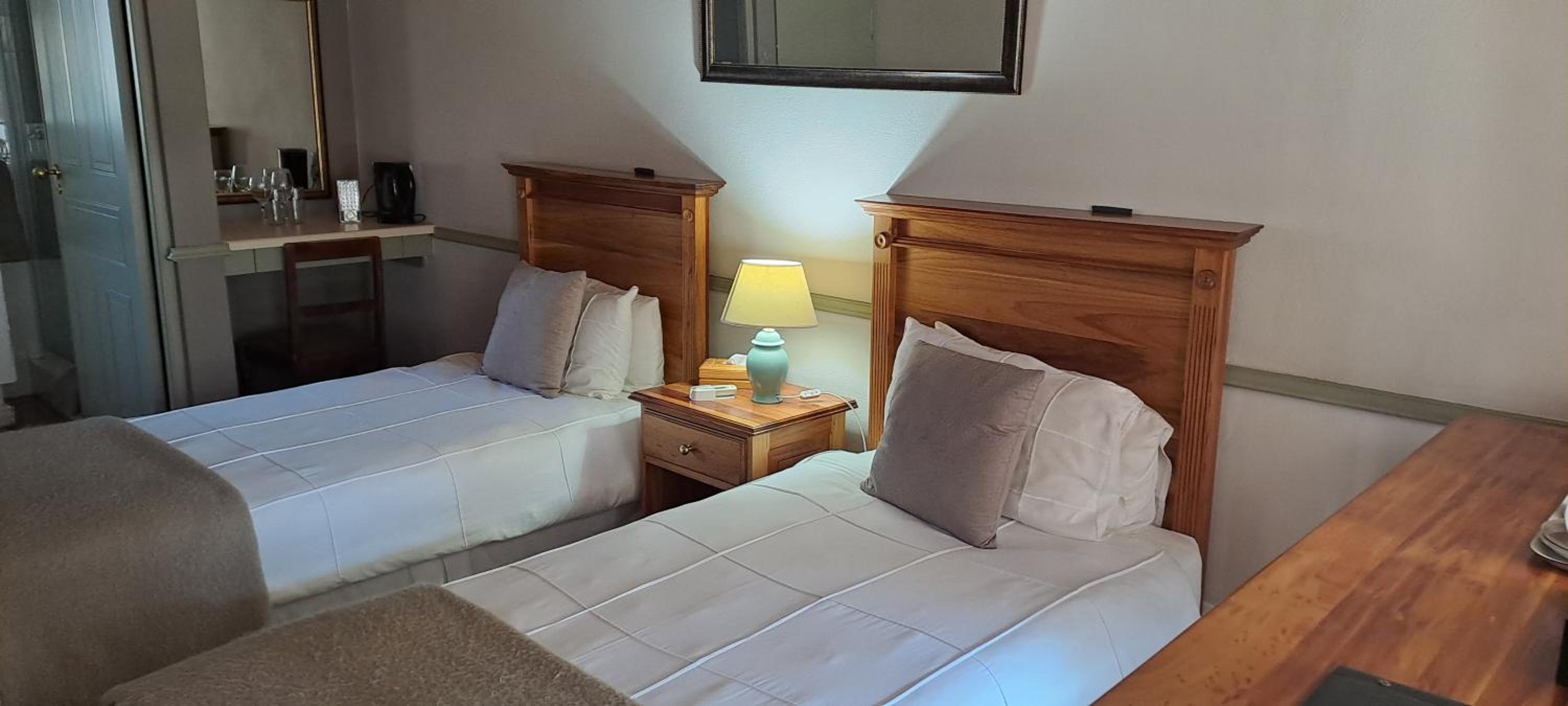 Standard Twin Room - Photo 2