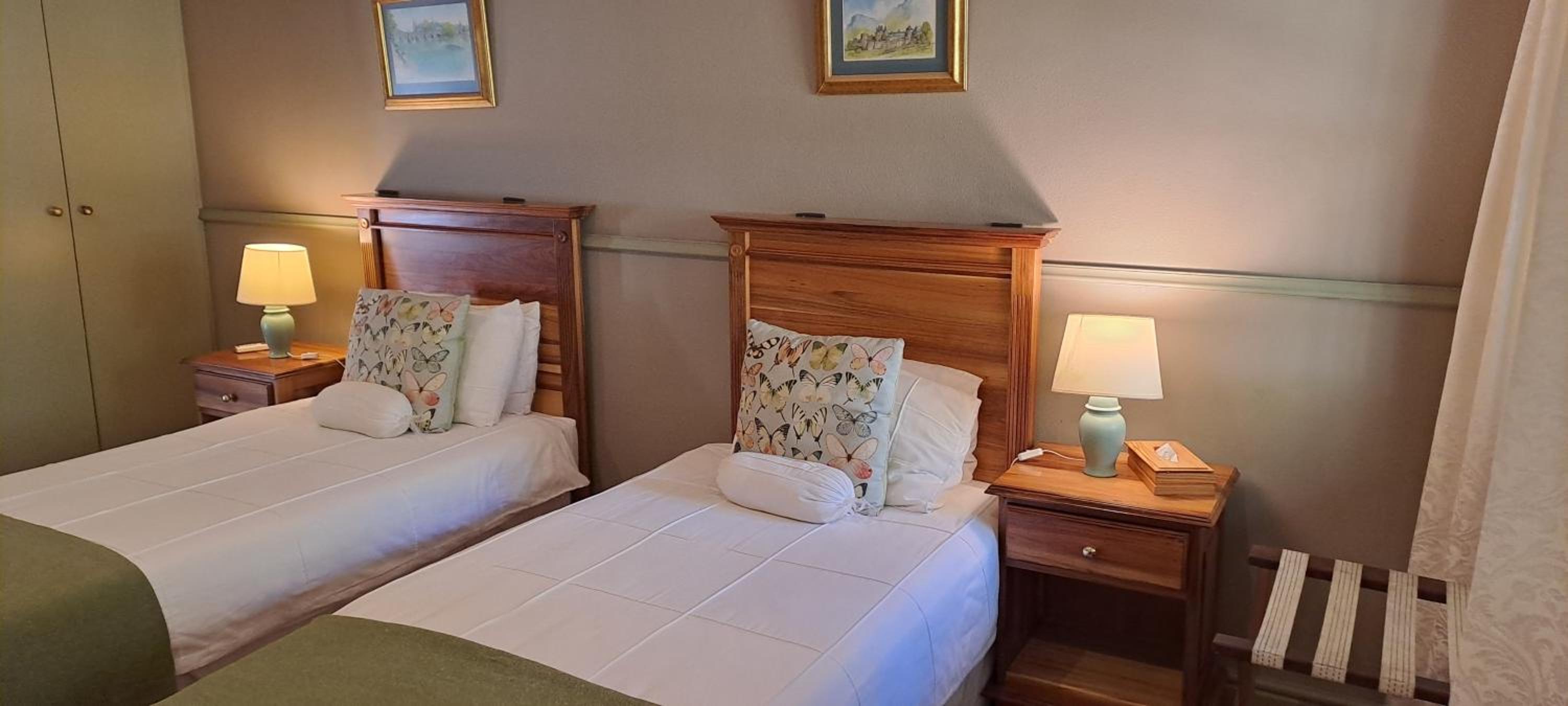Standard Twin Room with Garden View photo 3