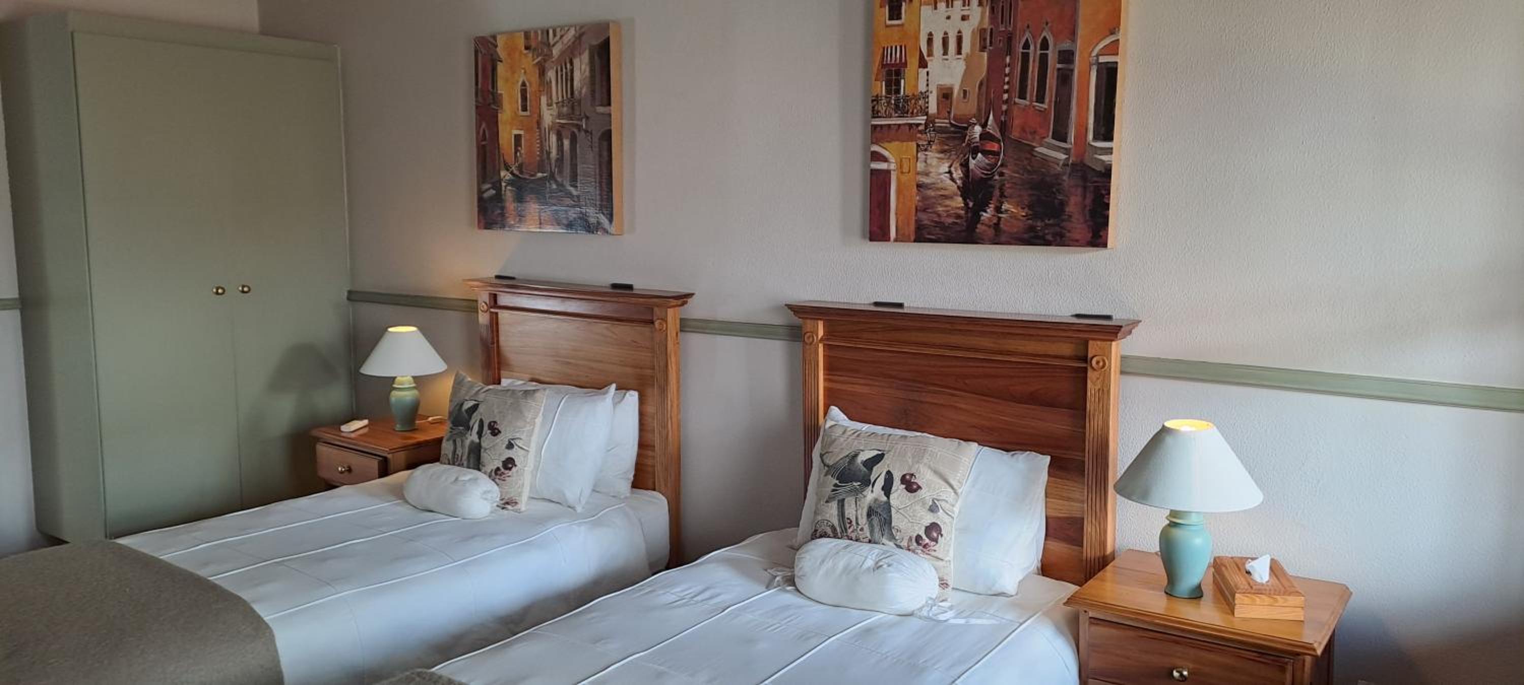 Standard Twin Room with Garden View