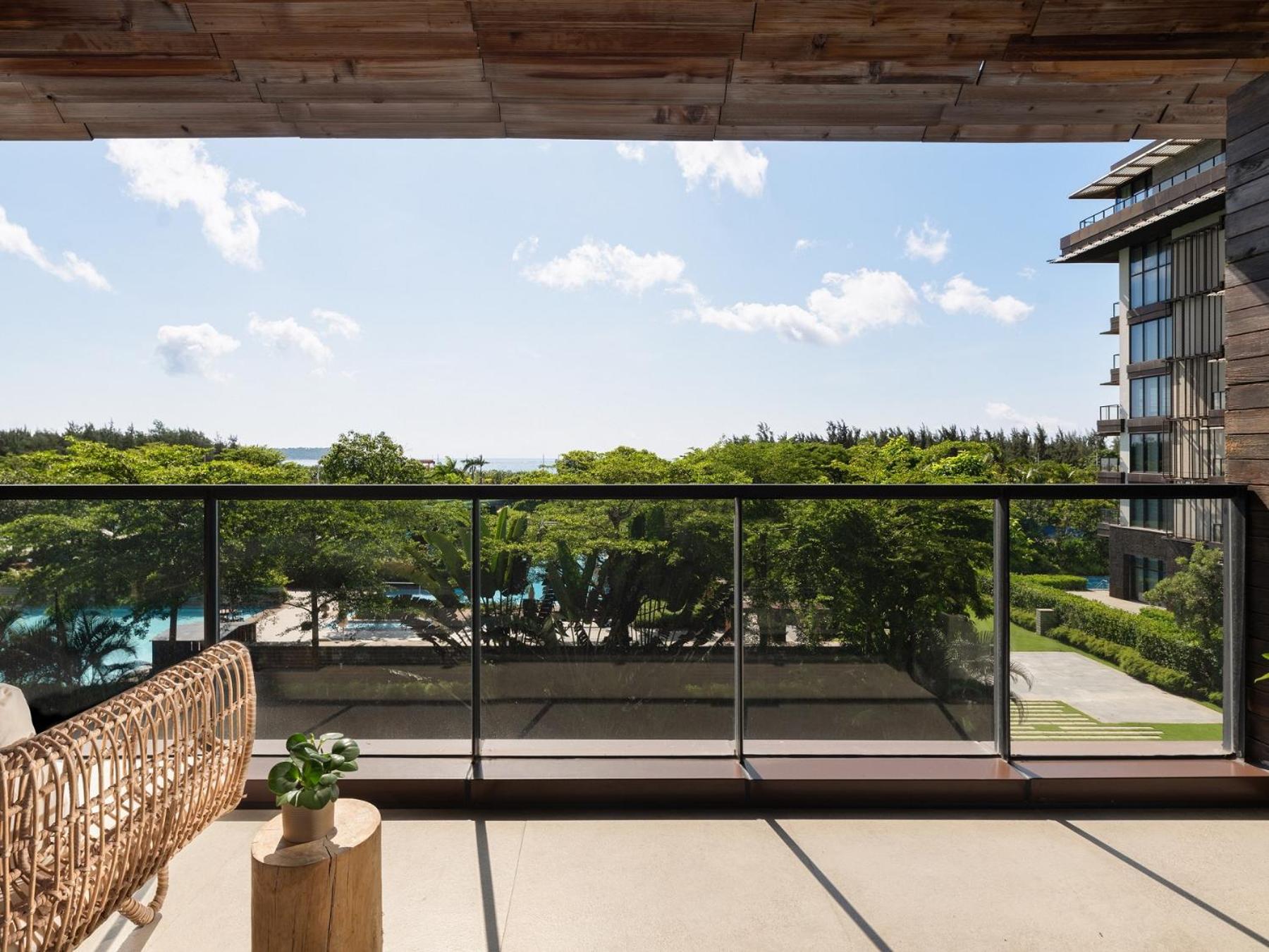 Botanic Pool View Twin
