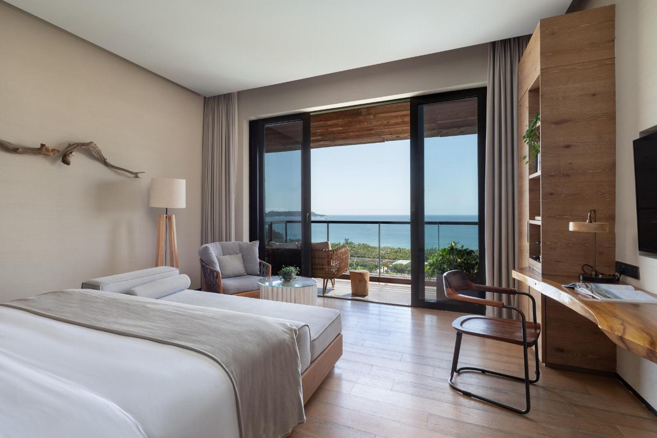 Deluxe Double Room with Balcony and Sea View