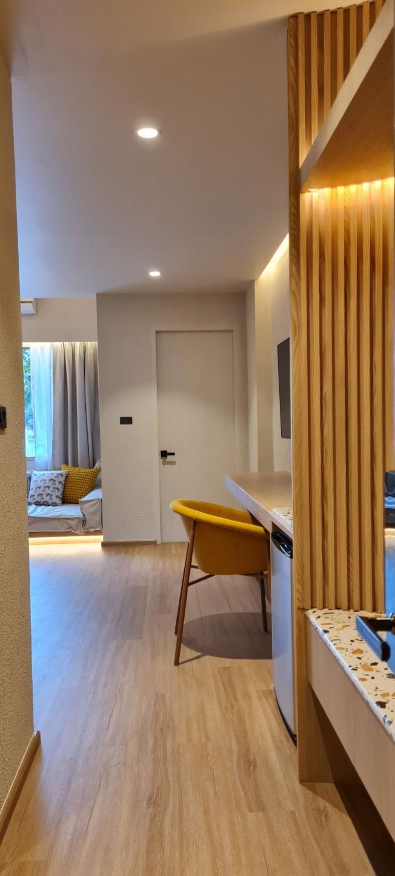 Deluxe King Room - Photo 4