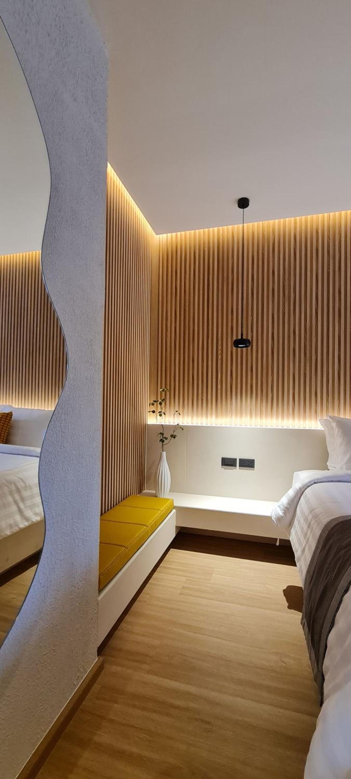 Deluxe King Room - Photo 3