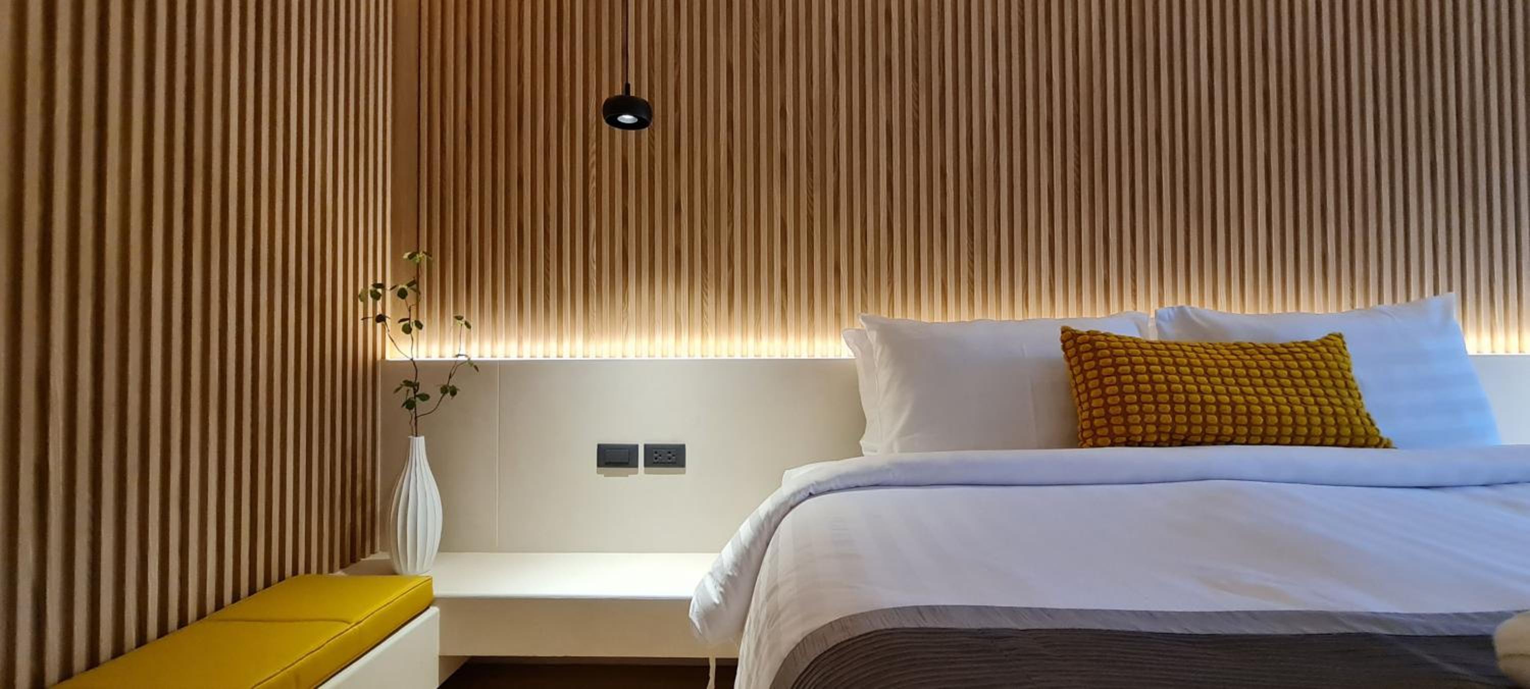 Deluxe King Room - Photo 2