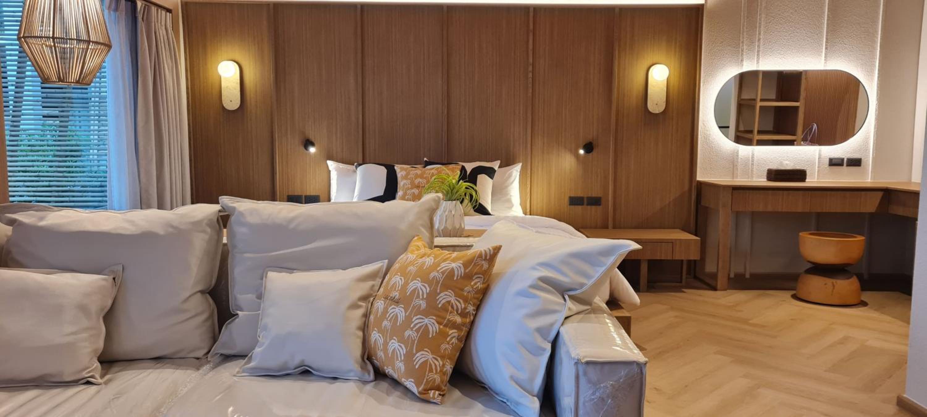 Junior Suite with Pool View - Photo 12