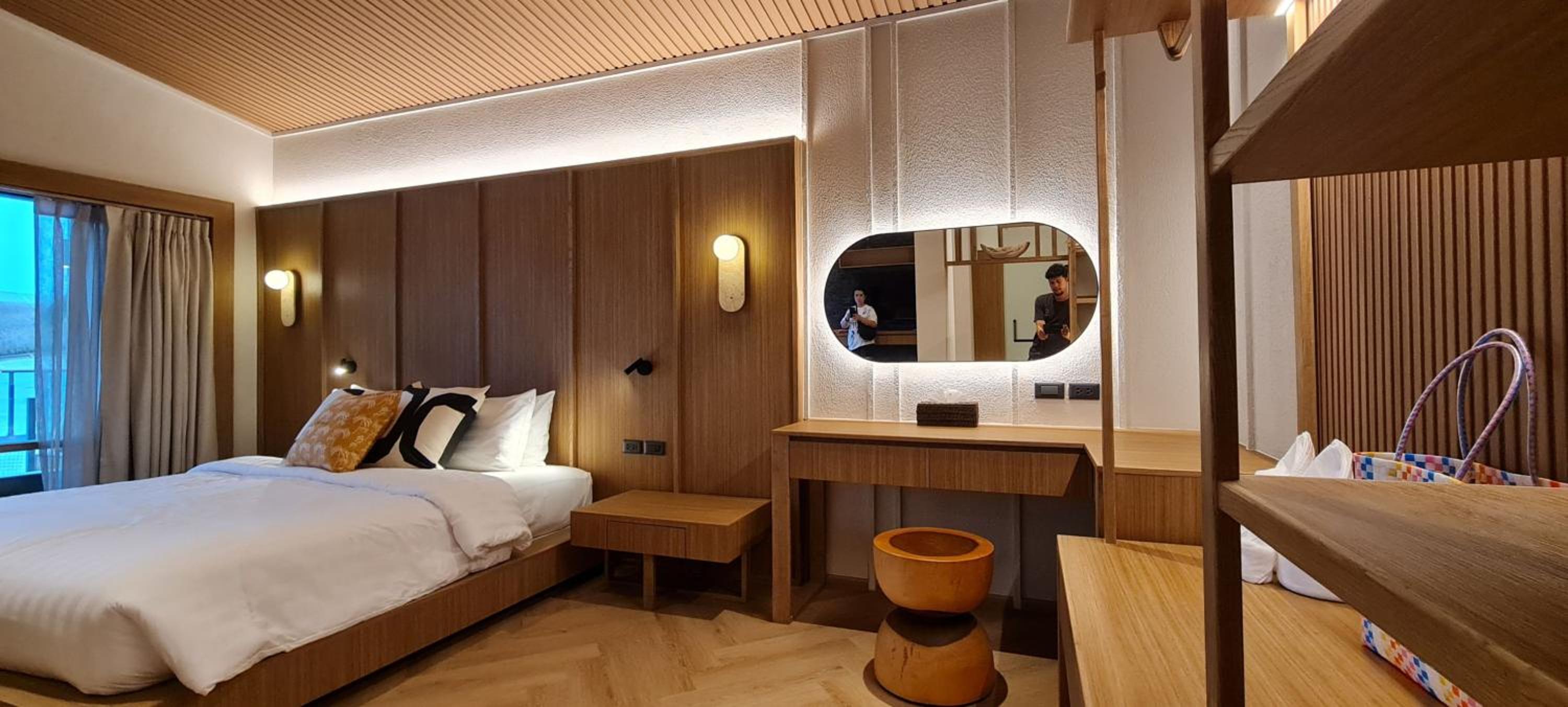 Junior Suite with Pool View - Photo 2