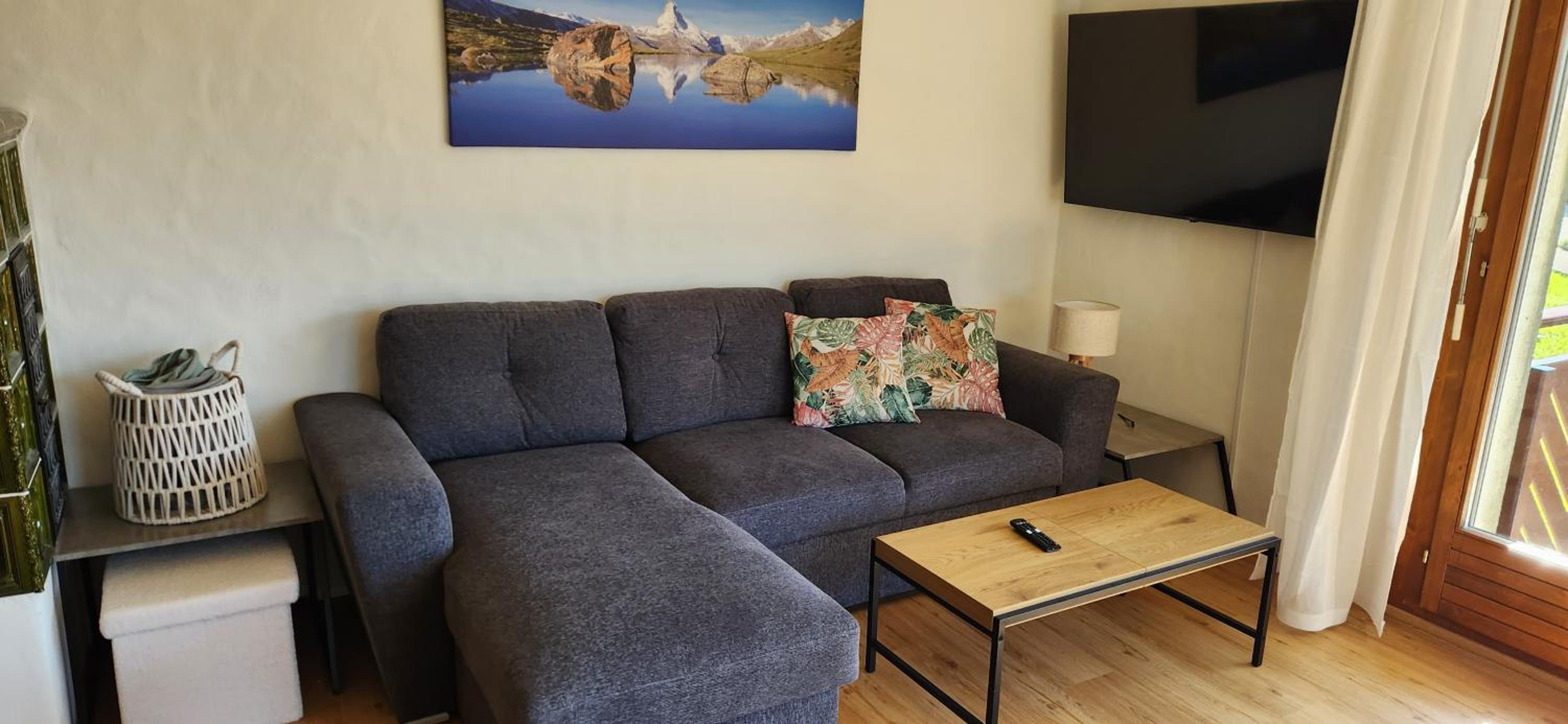 One-Bedroom Apartment photo 1