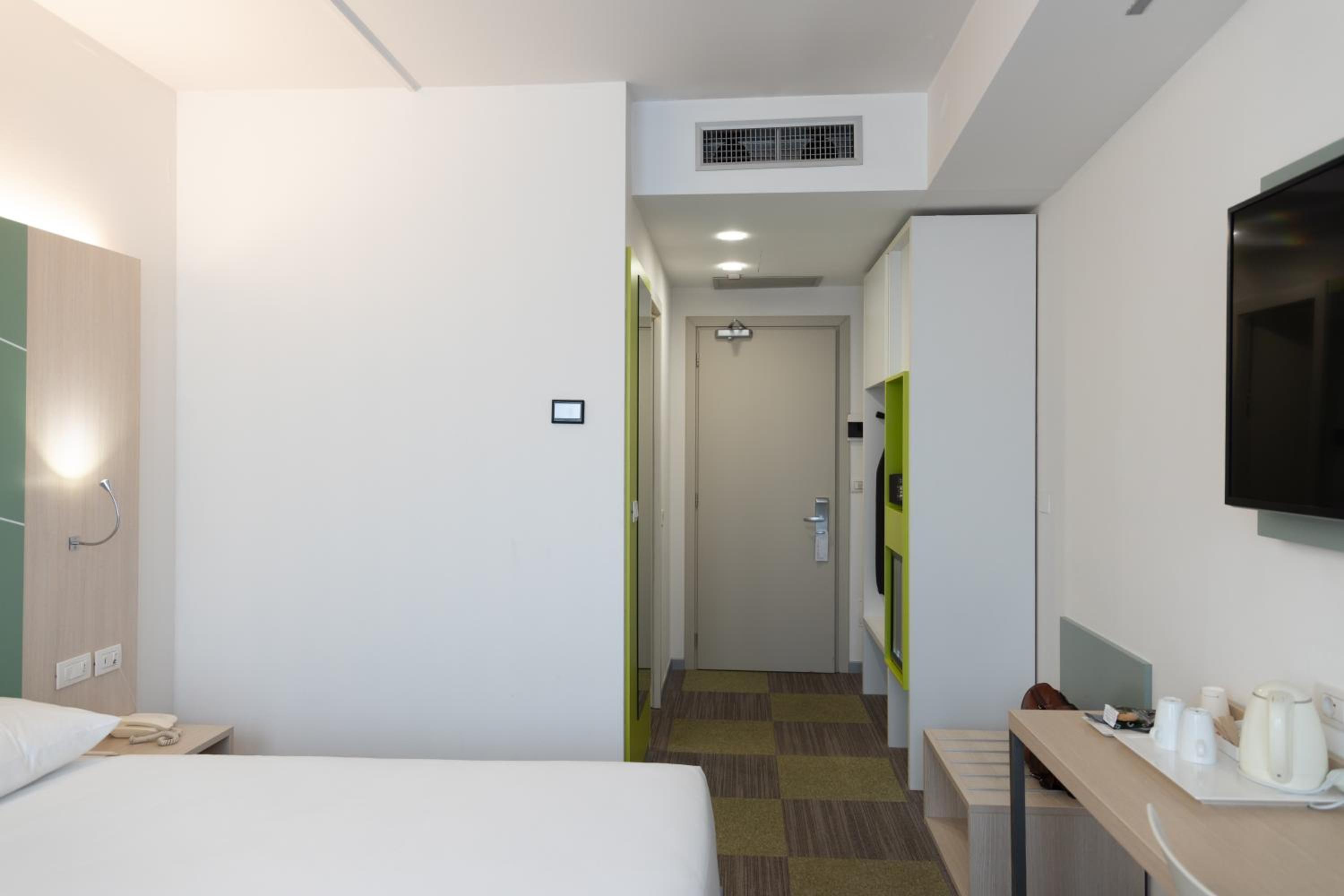 Economy Double Room - Disability Access - Photo 7