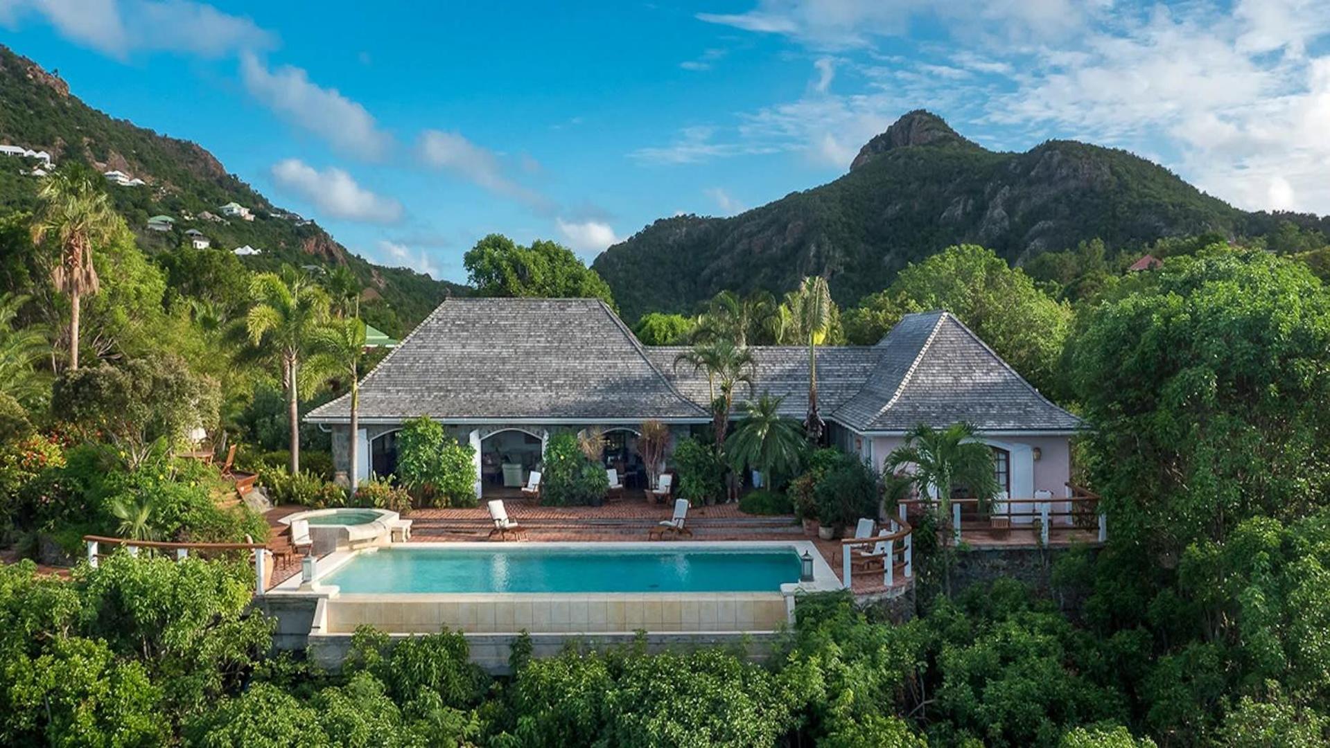 Five-Bedroom Villa photo 2