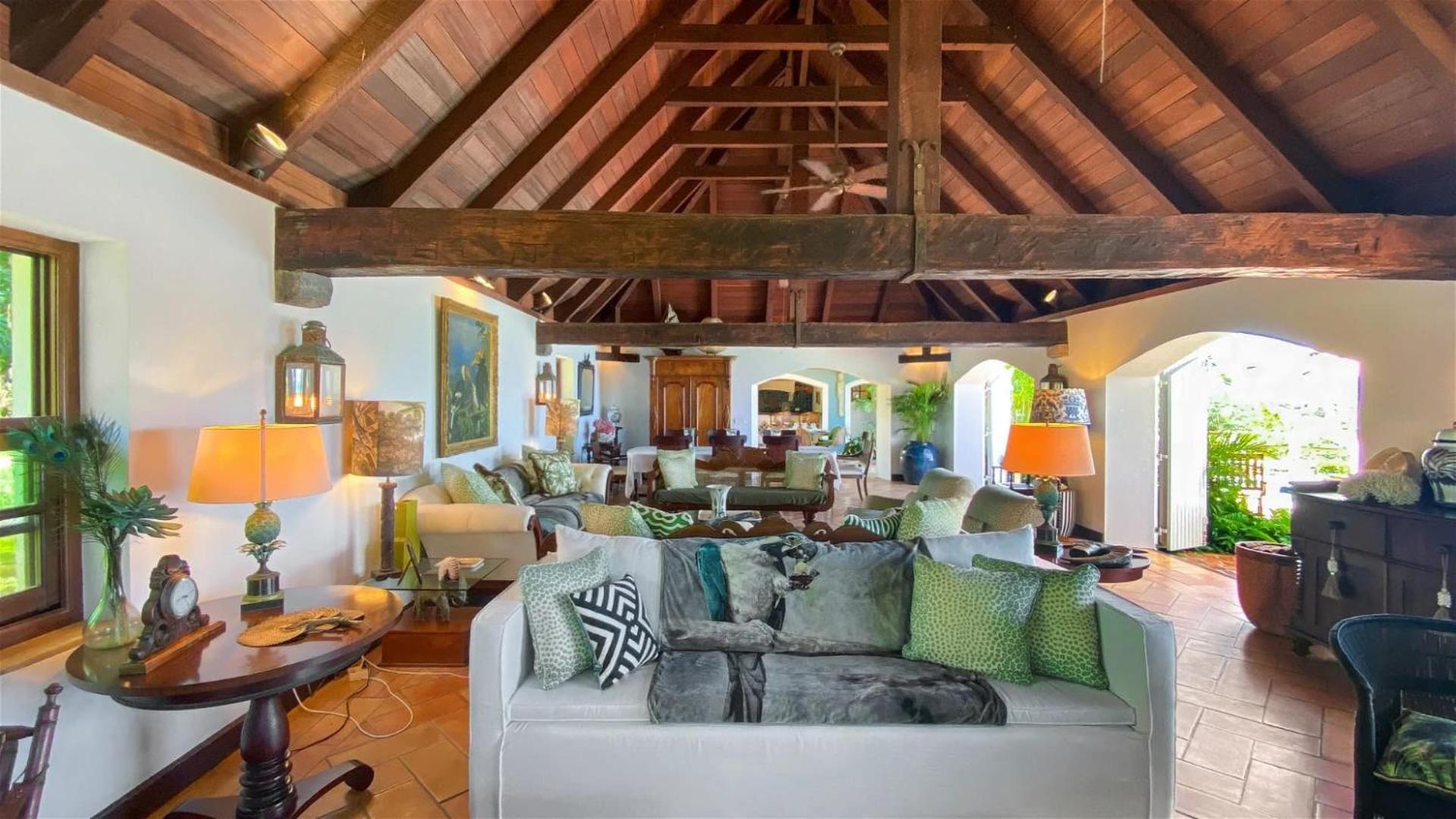 Five-Bedroom Villa photo 1