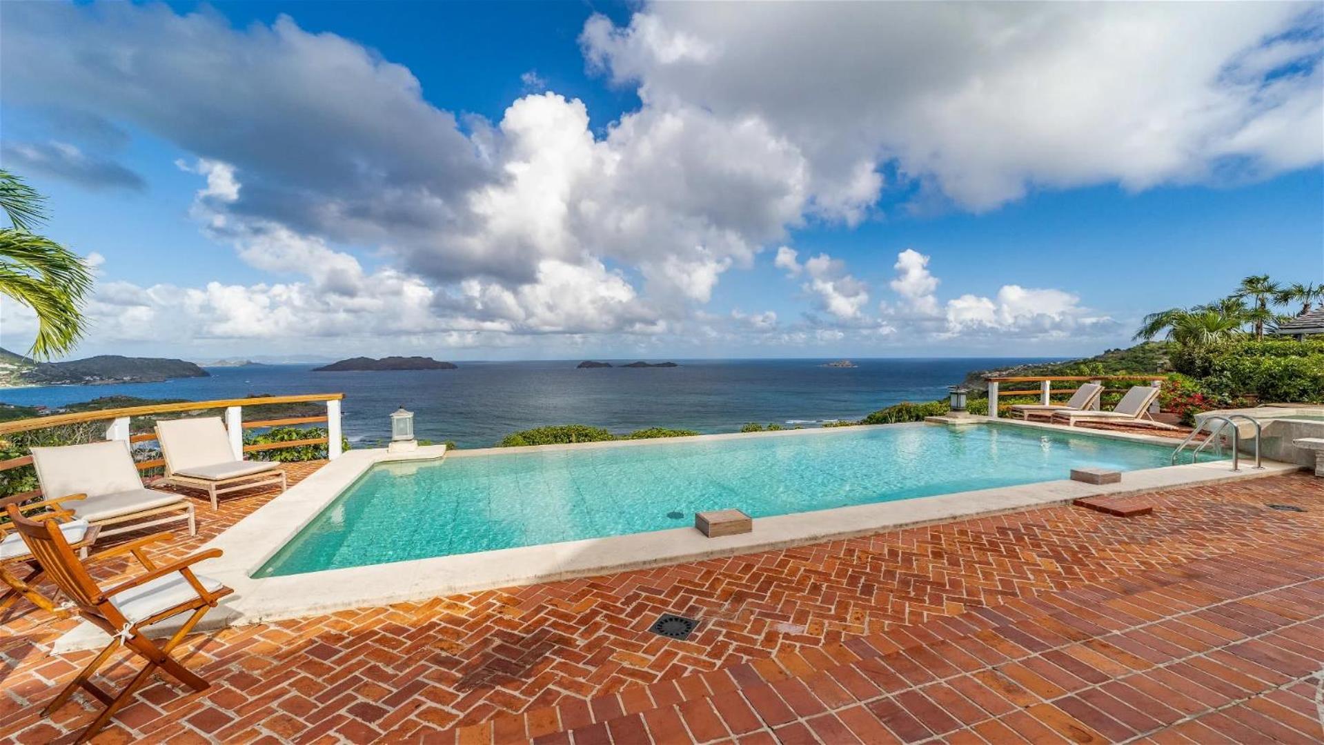 Five-Bedroom Villa photo 3