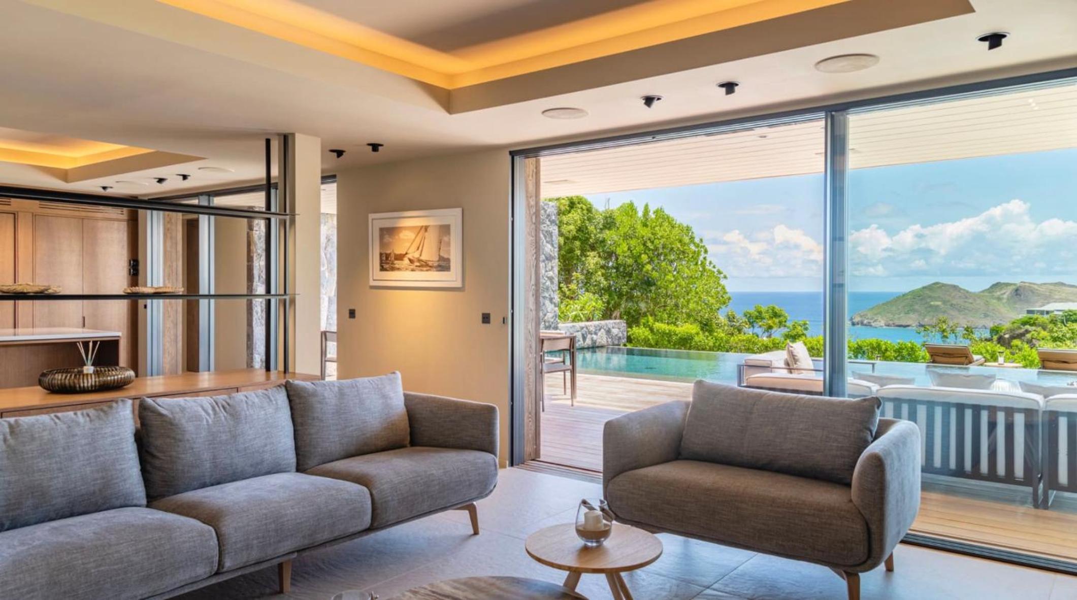 Five-Bedroom Villa photo 1