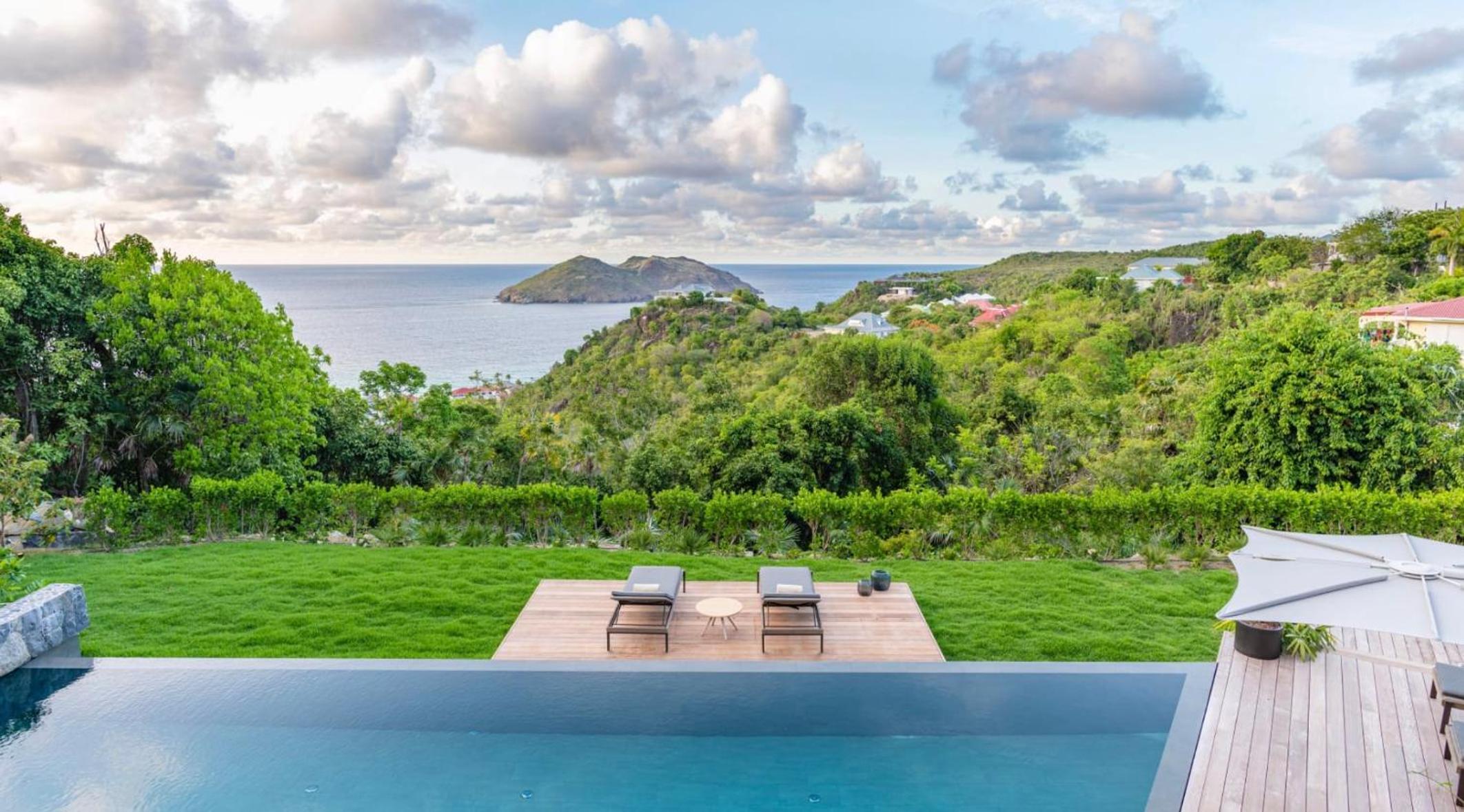 Five-Bedroom Villa photo 2