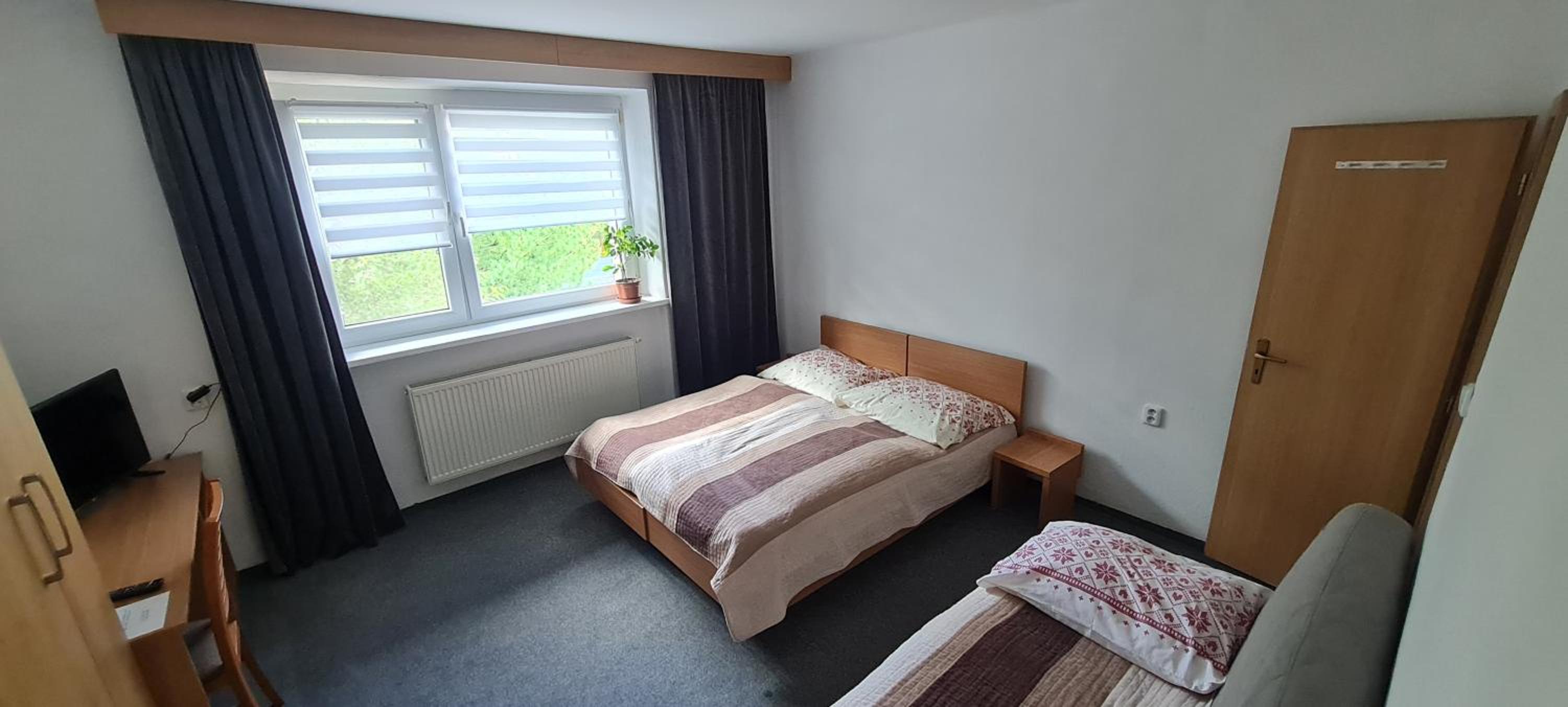 Economy Triple Room photo 1