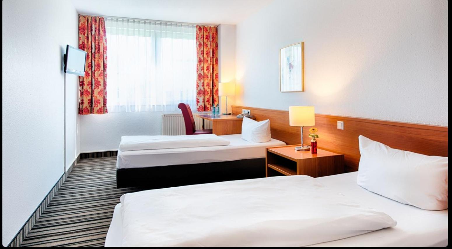 Business Twin Room - Photo 7