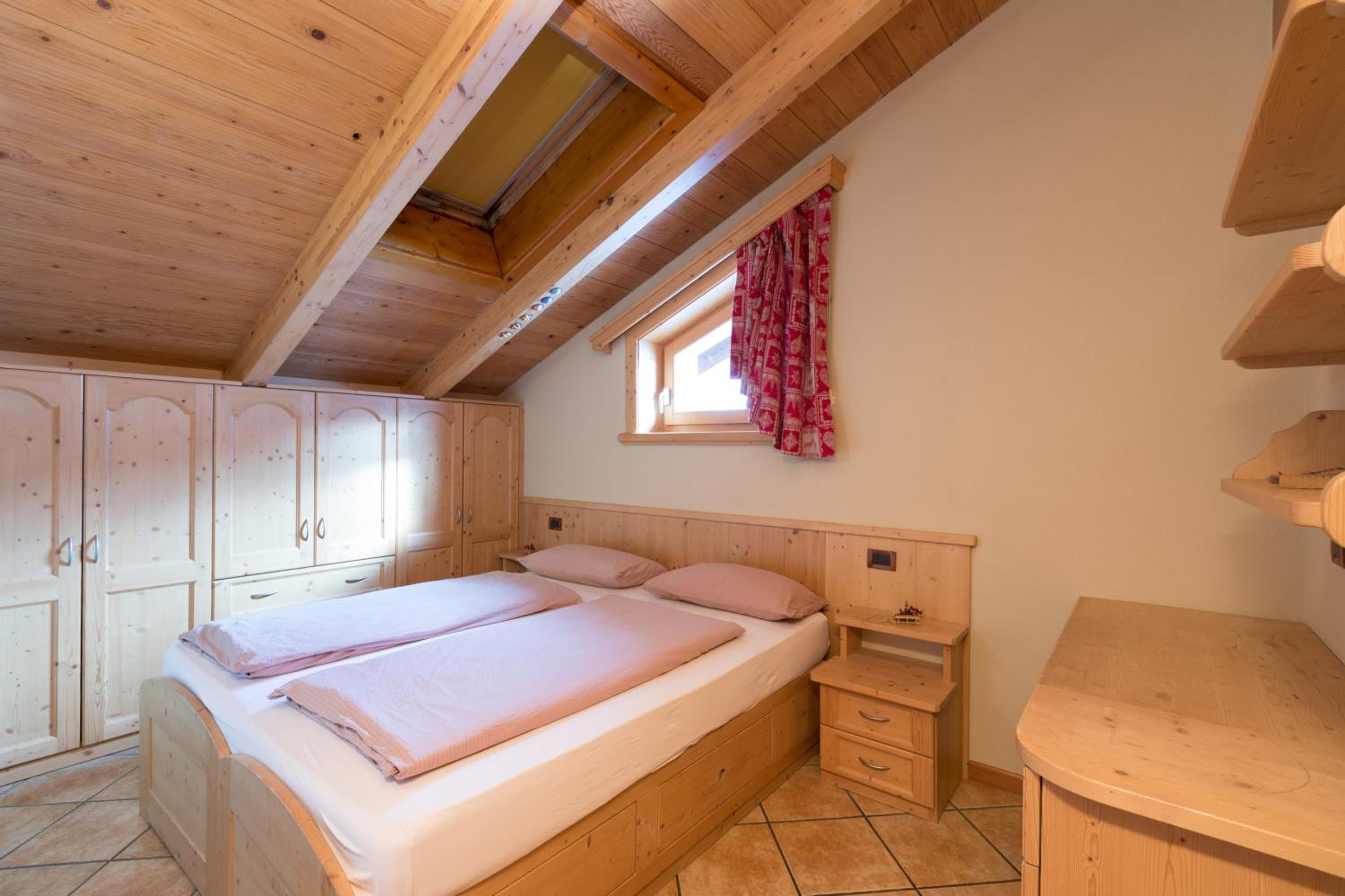 Two-Bedroom Apartment with Mountain View photo 3