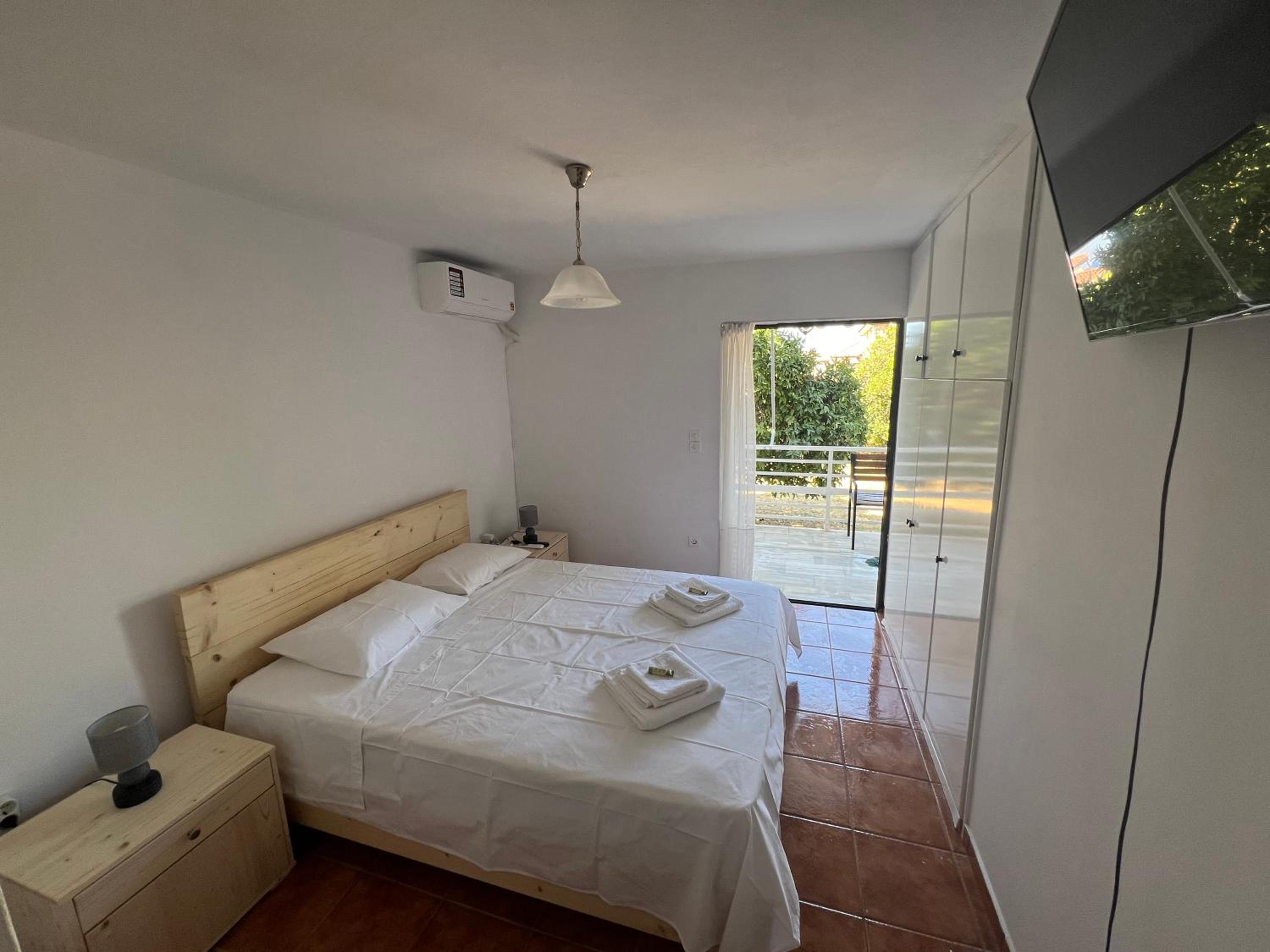 One-Bedroom Apartment - Sea Side