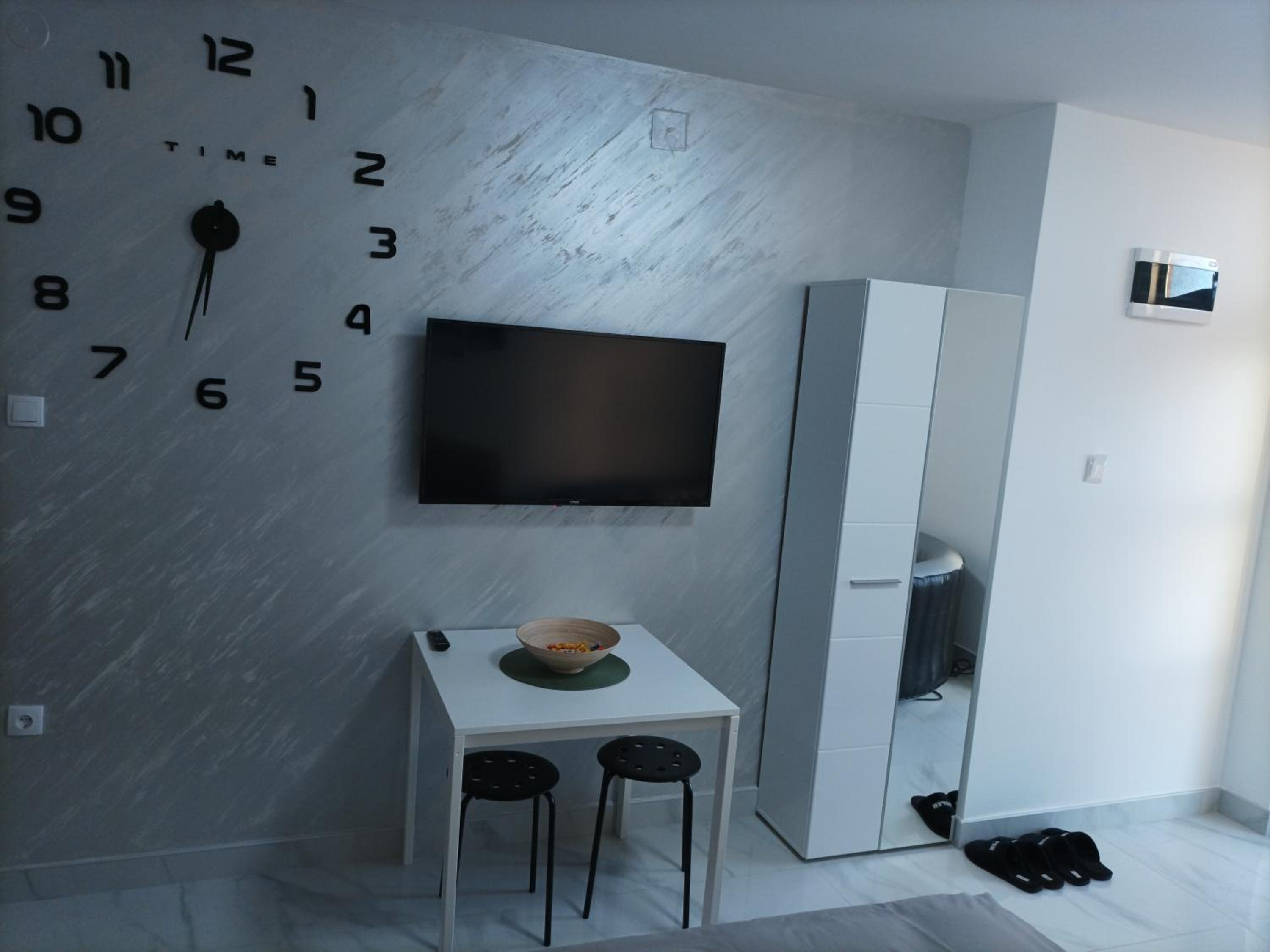 One-Bedroom Apartment photo 3
