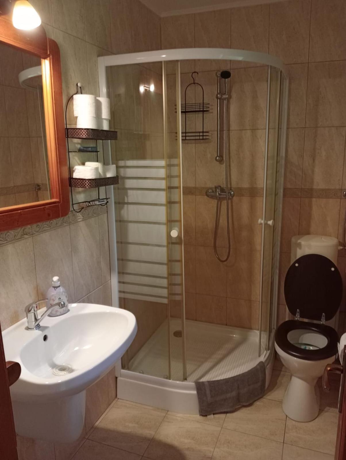 Family Room with Private Bathroom photo 3