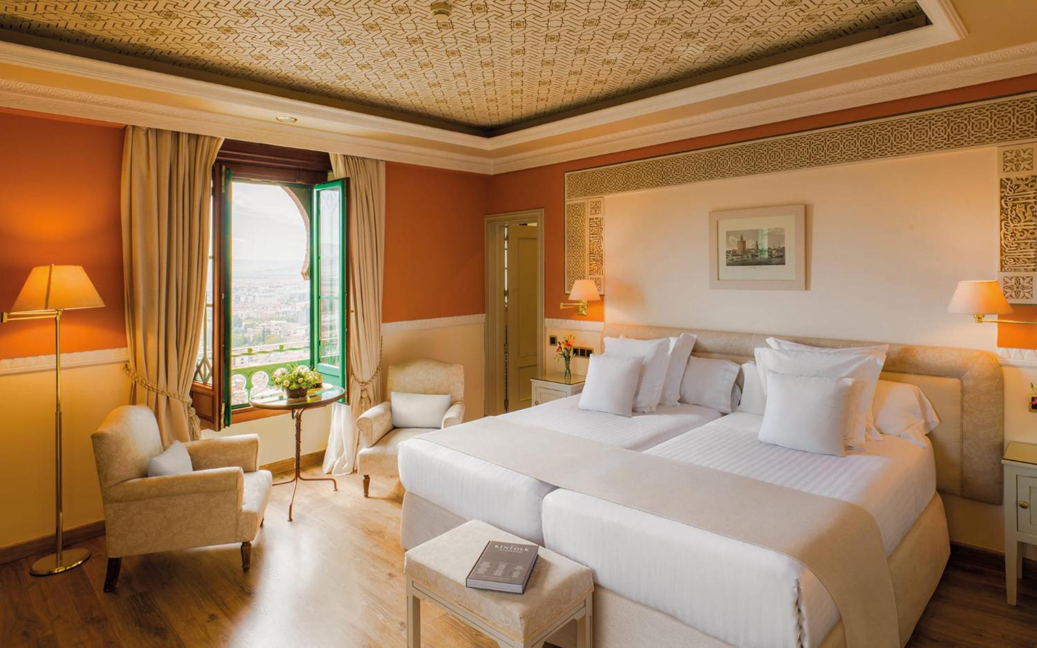 Classic Twin Room with City View - Non-Smoking - Photo 1