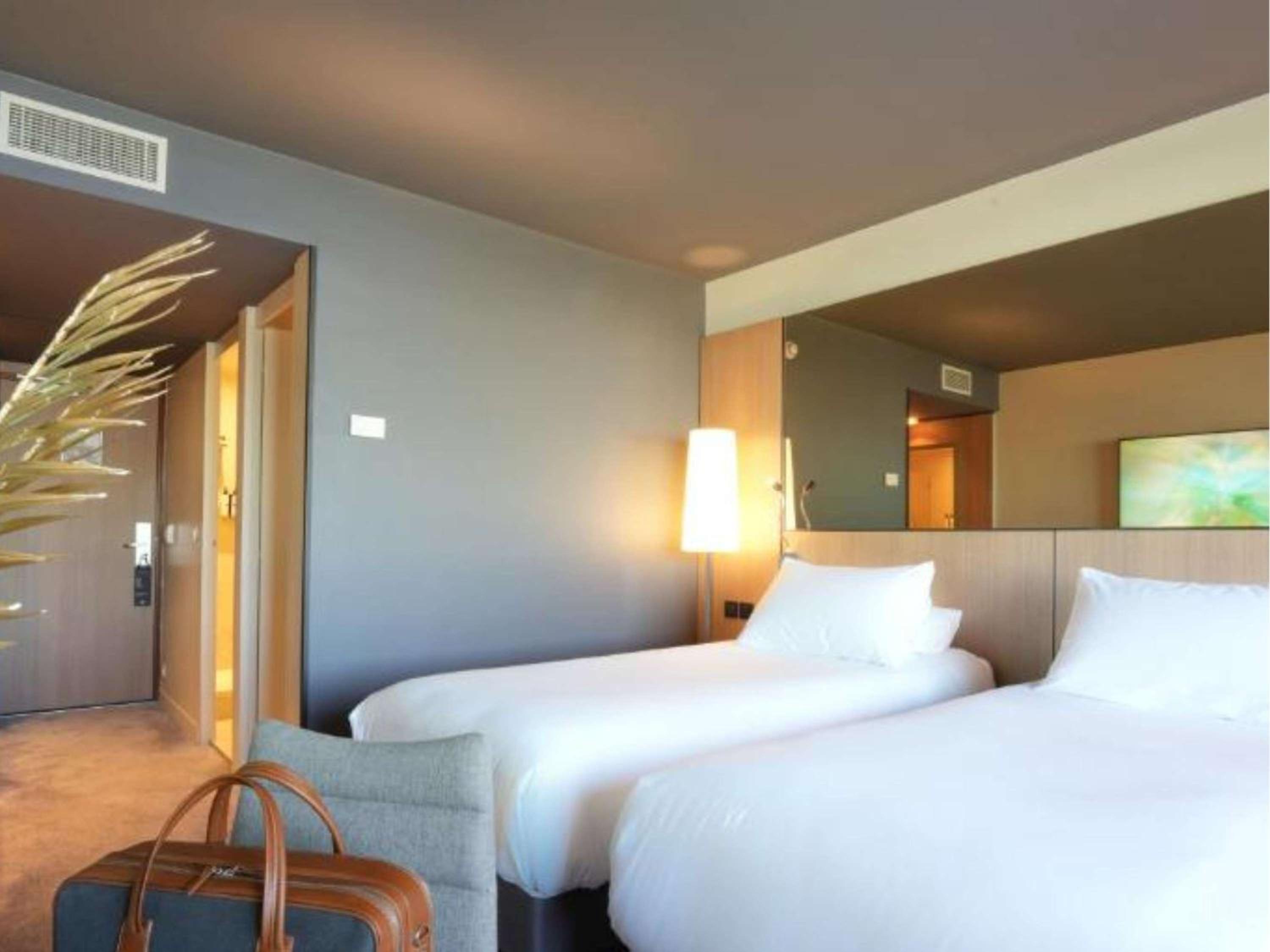 Classic Twin Room - Photo 4