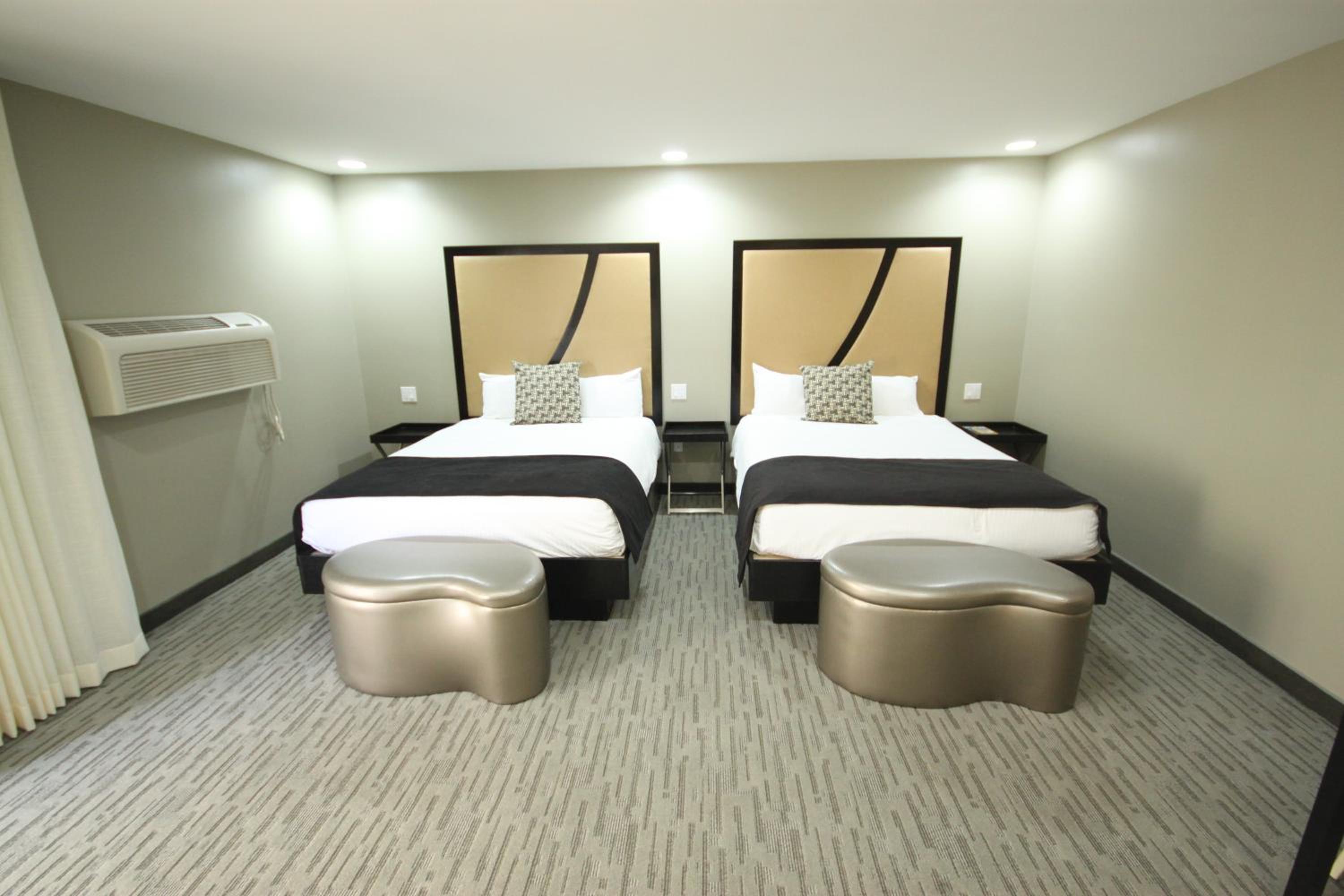 Queen Room with Two Queen Beds with Ocean View - Photo 1
