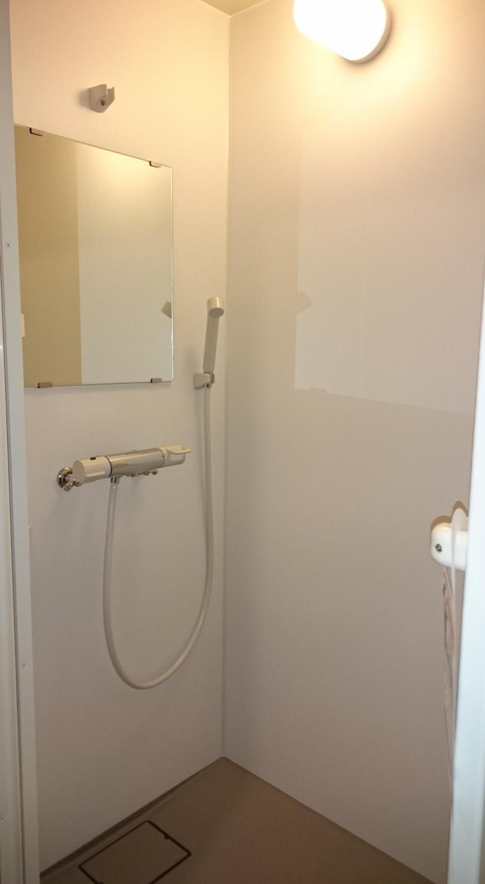 Twin Room with Shared Bathroom photo 3