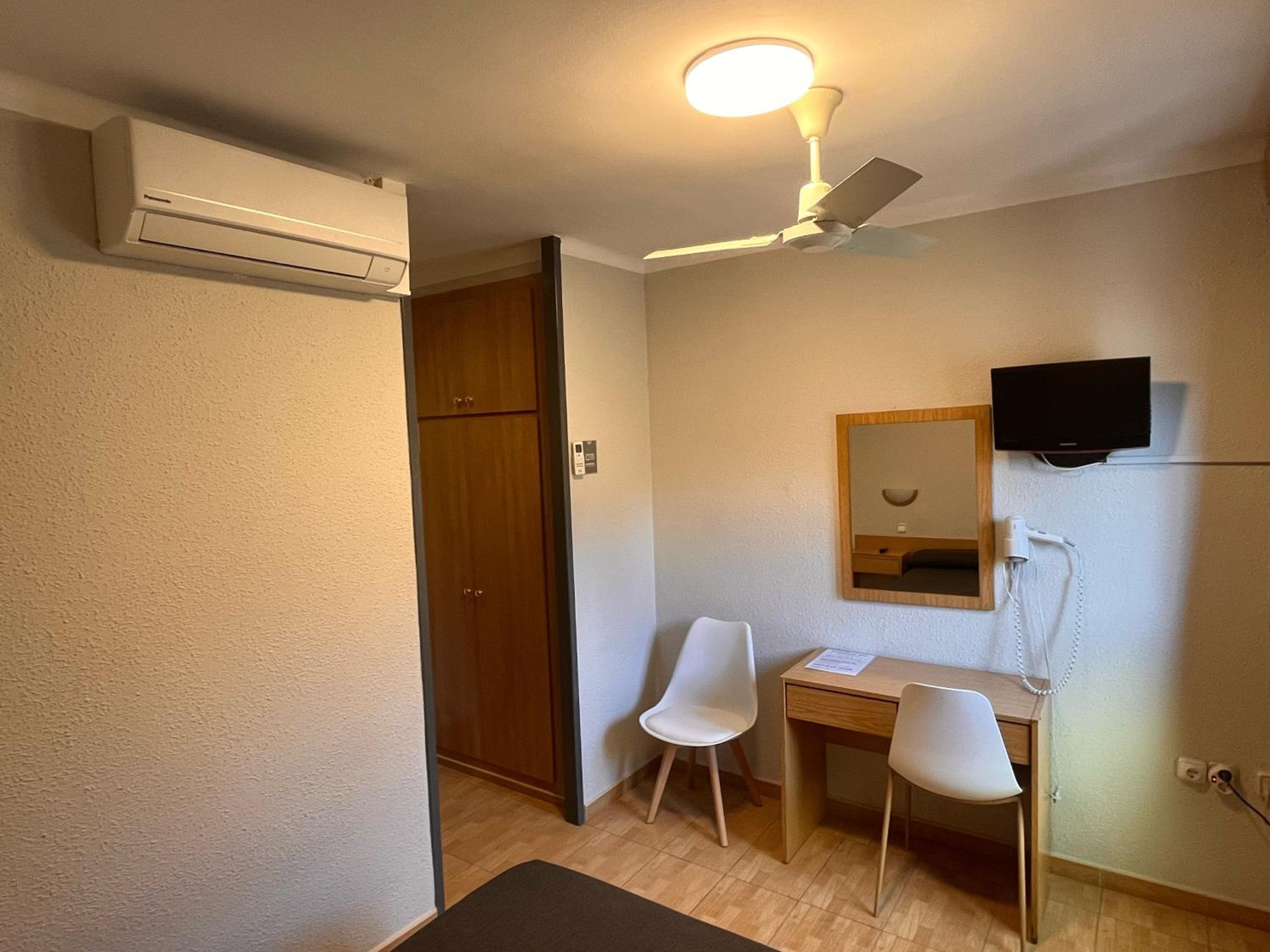 Double Room - Photo 2