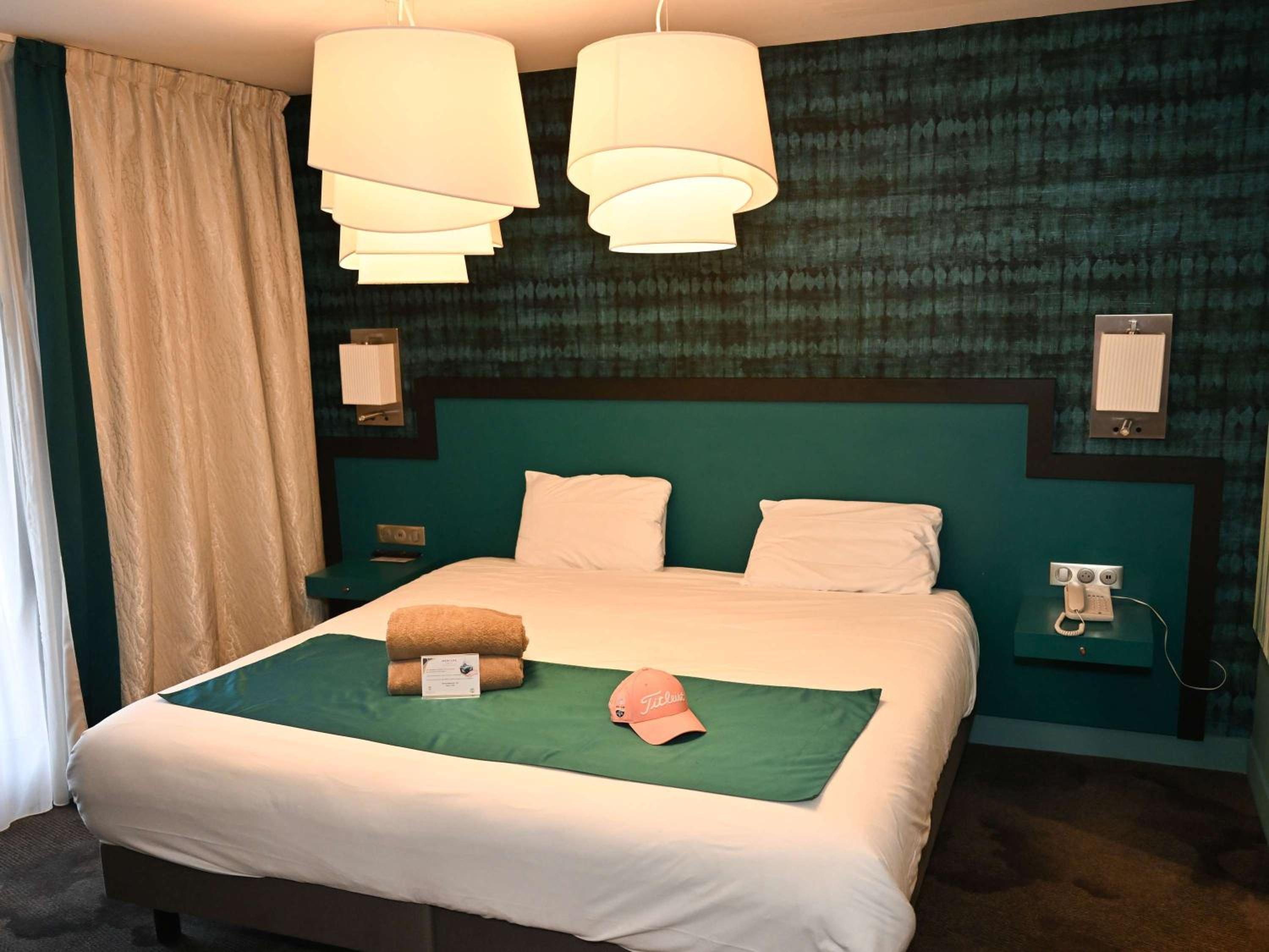 Standard King Room - Photo 18