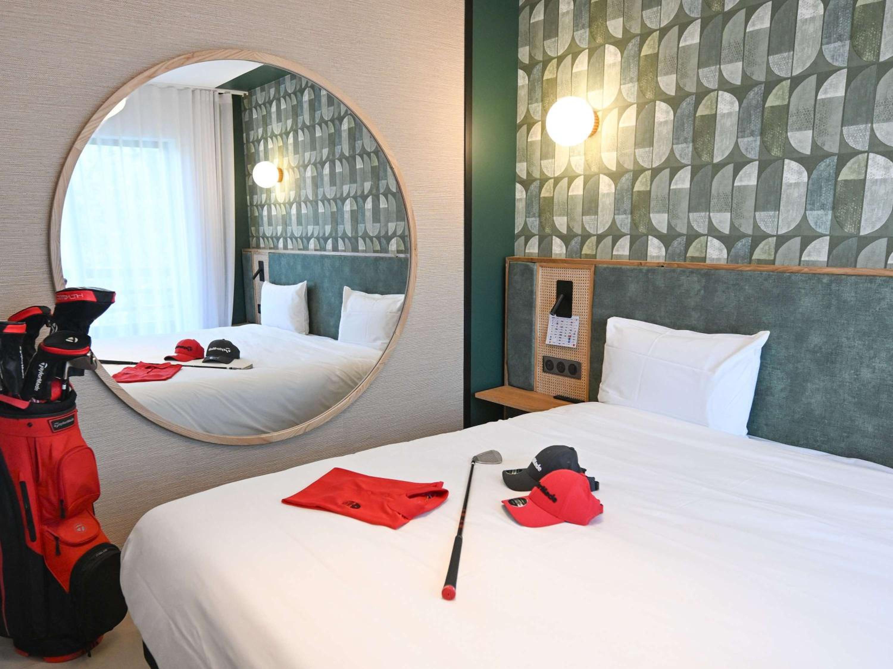 Standard Room with One Double Bed and Two Single Beds - Photo 1