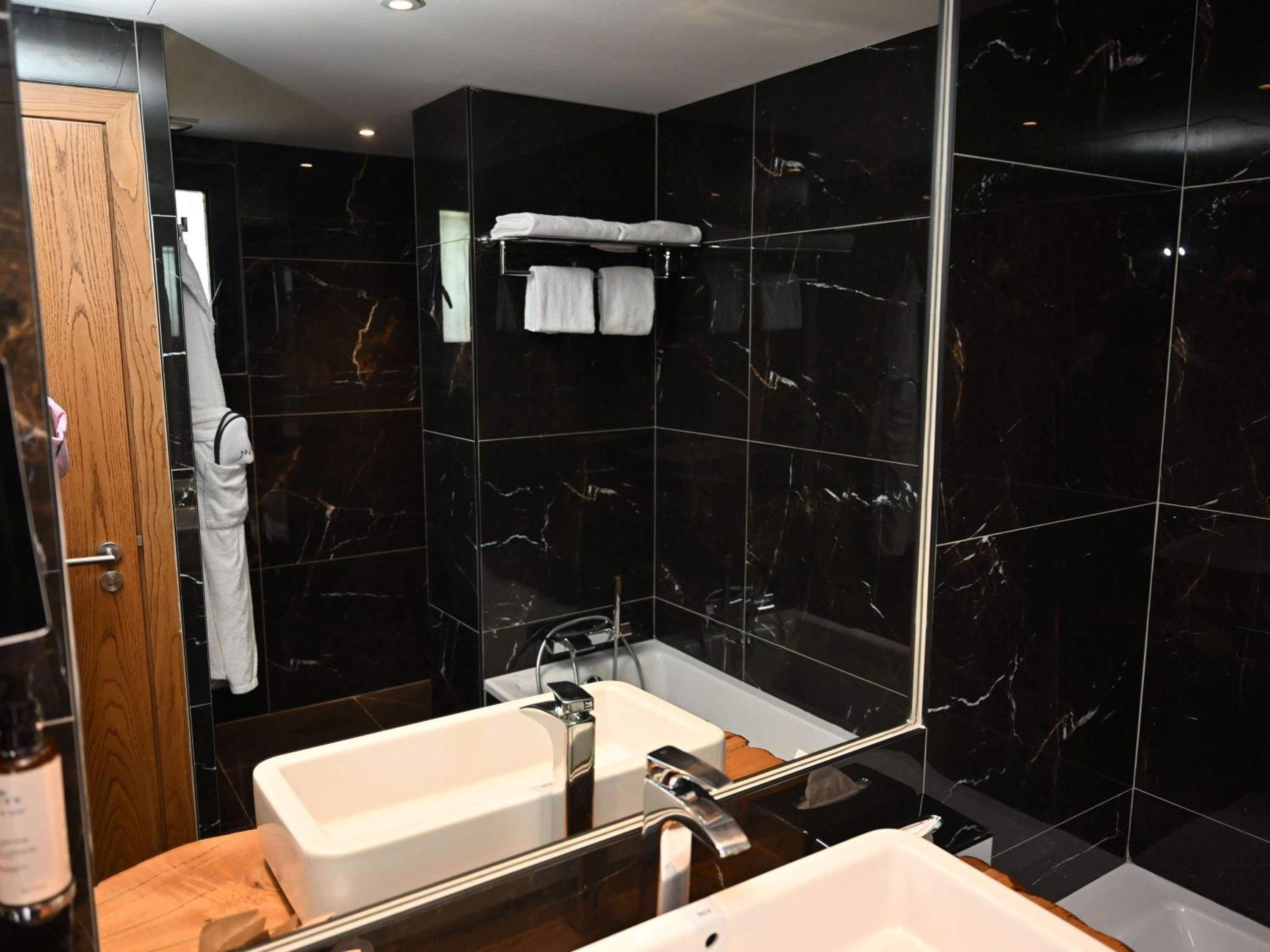 Privilege Room with Double Bed and Pool View - Photo 11