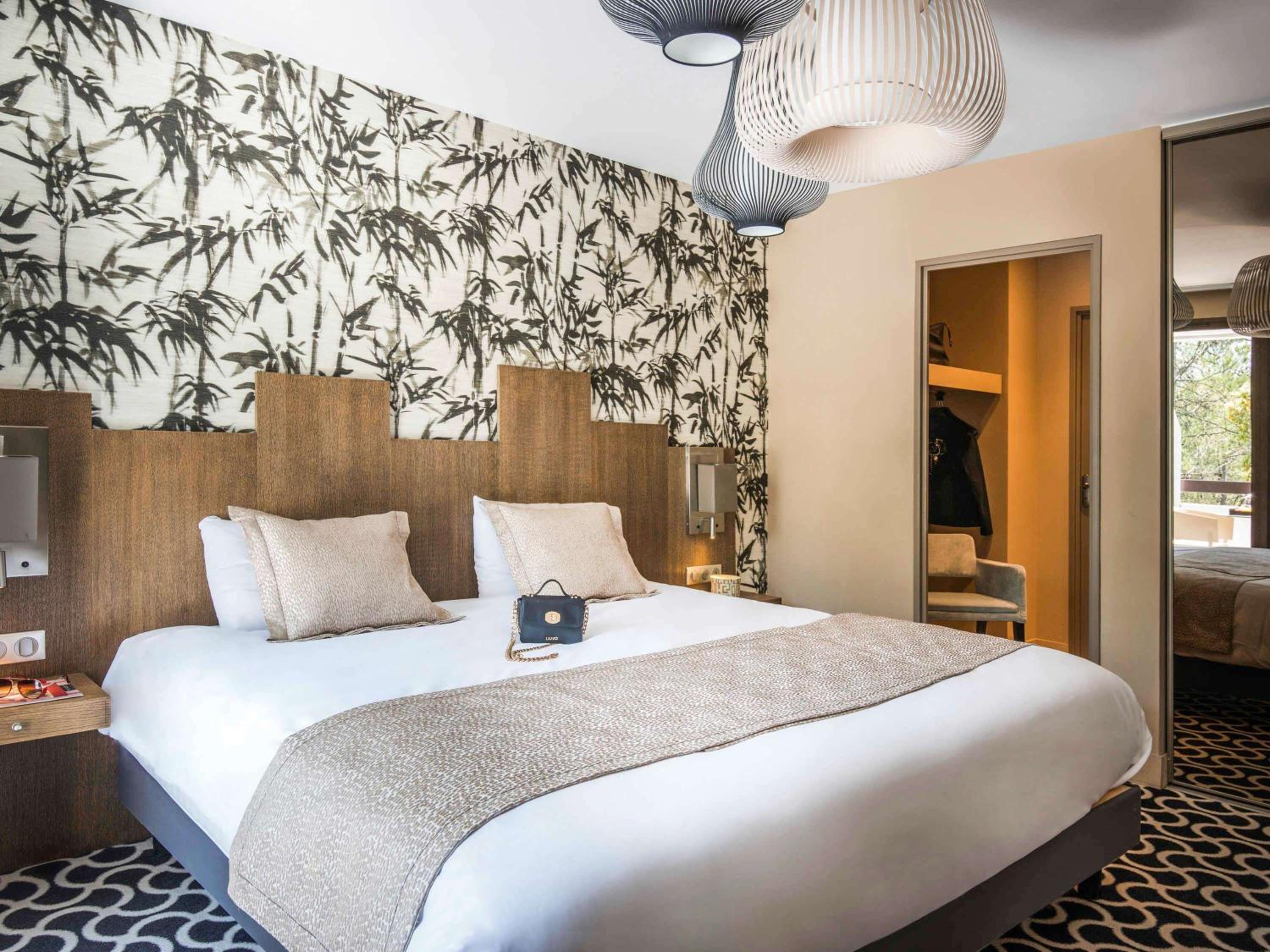 Standard King Room - Photo 12