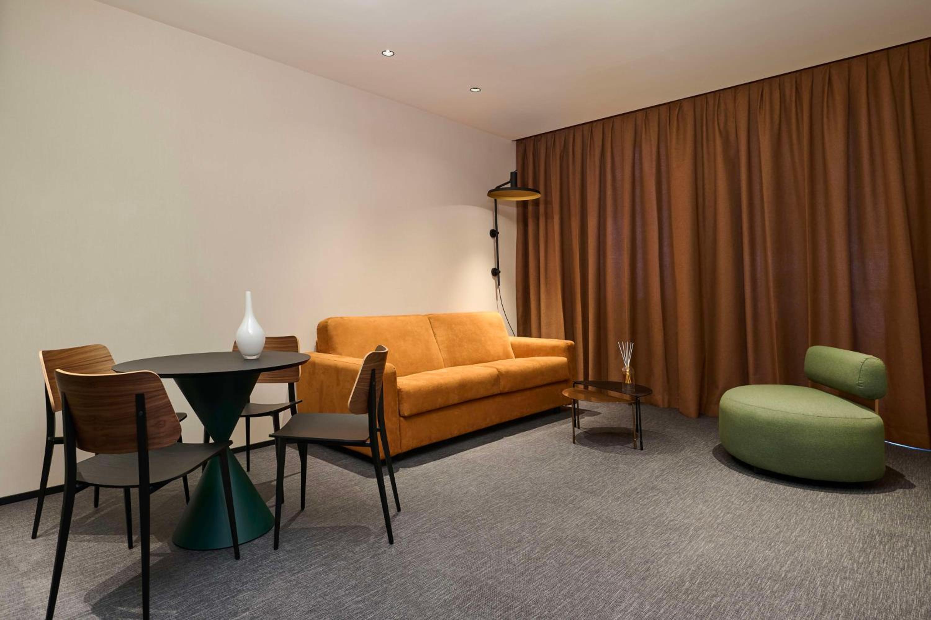 King Executive Suite with Sofa Bed - Photo 6