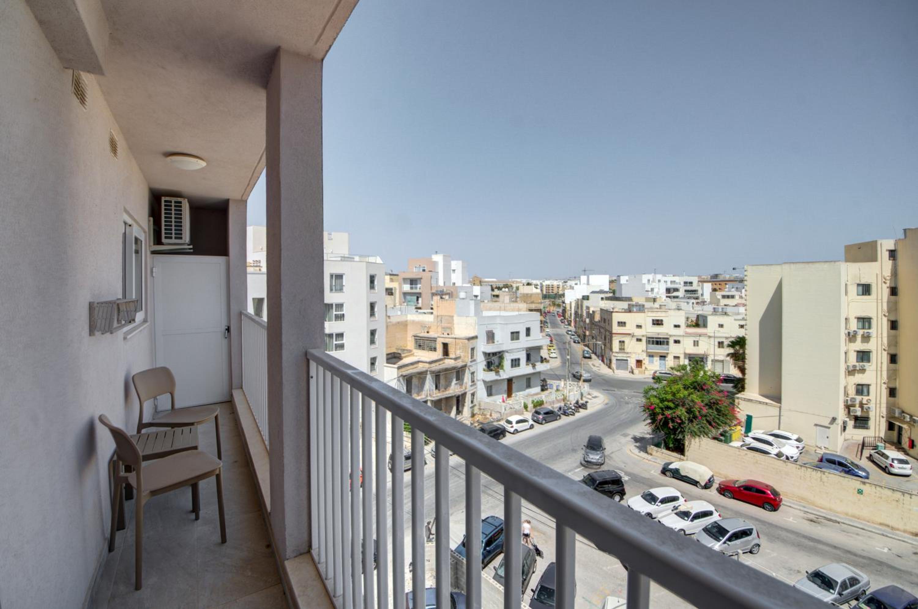 Apartment with Balcony photo 3