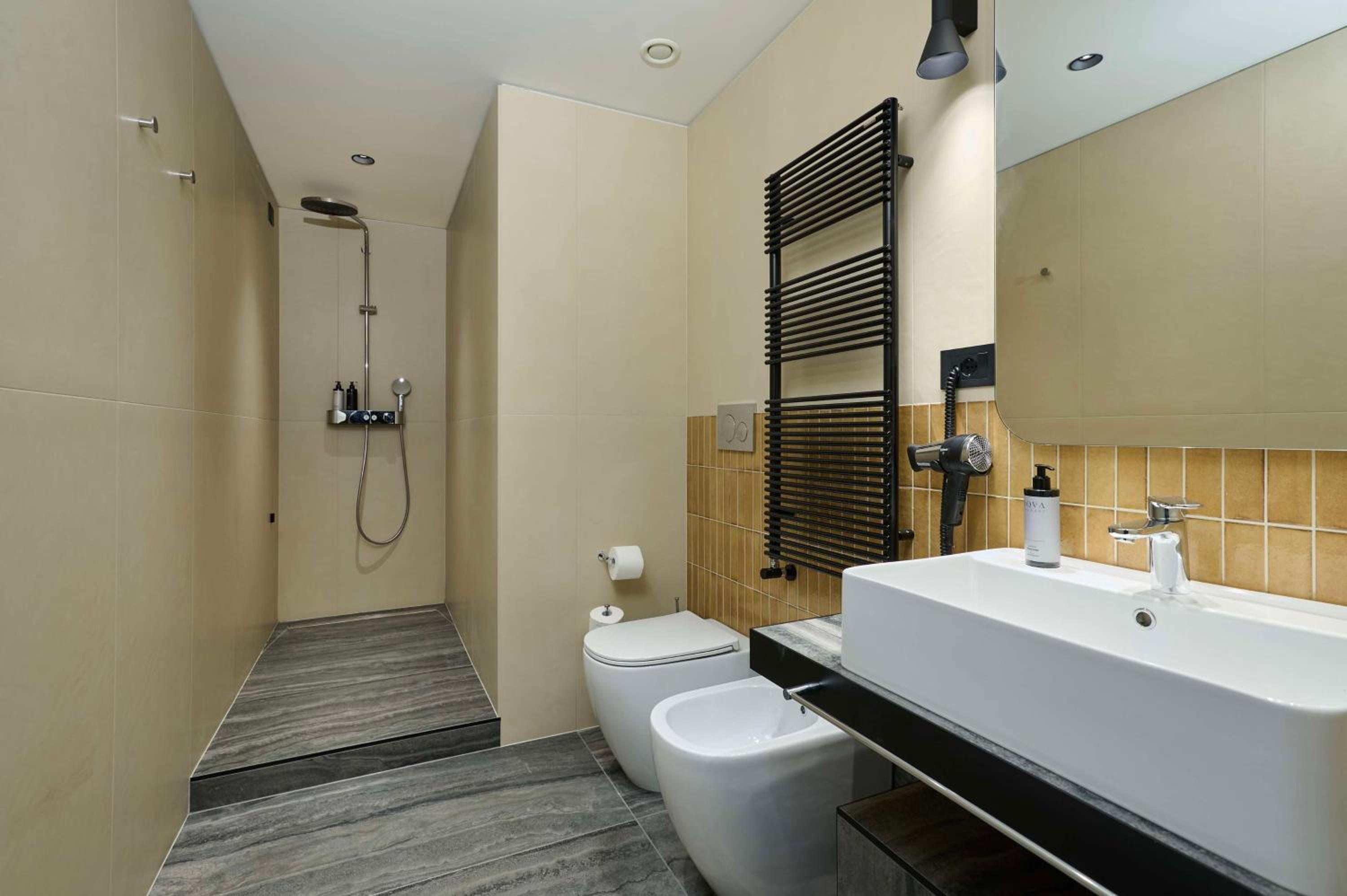 Junior King Suite with Sofa Bed and Terrace - Photo 3