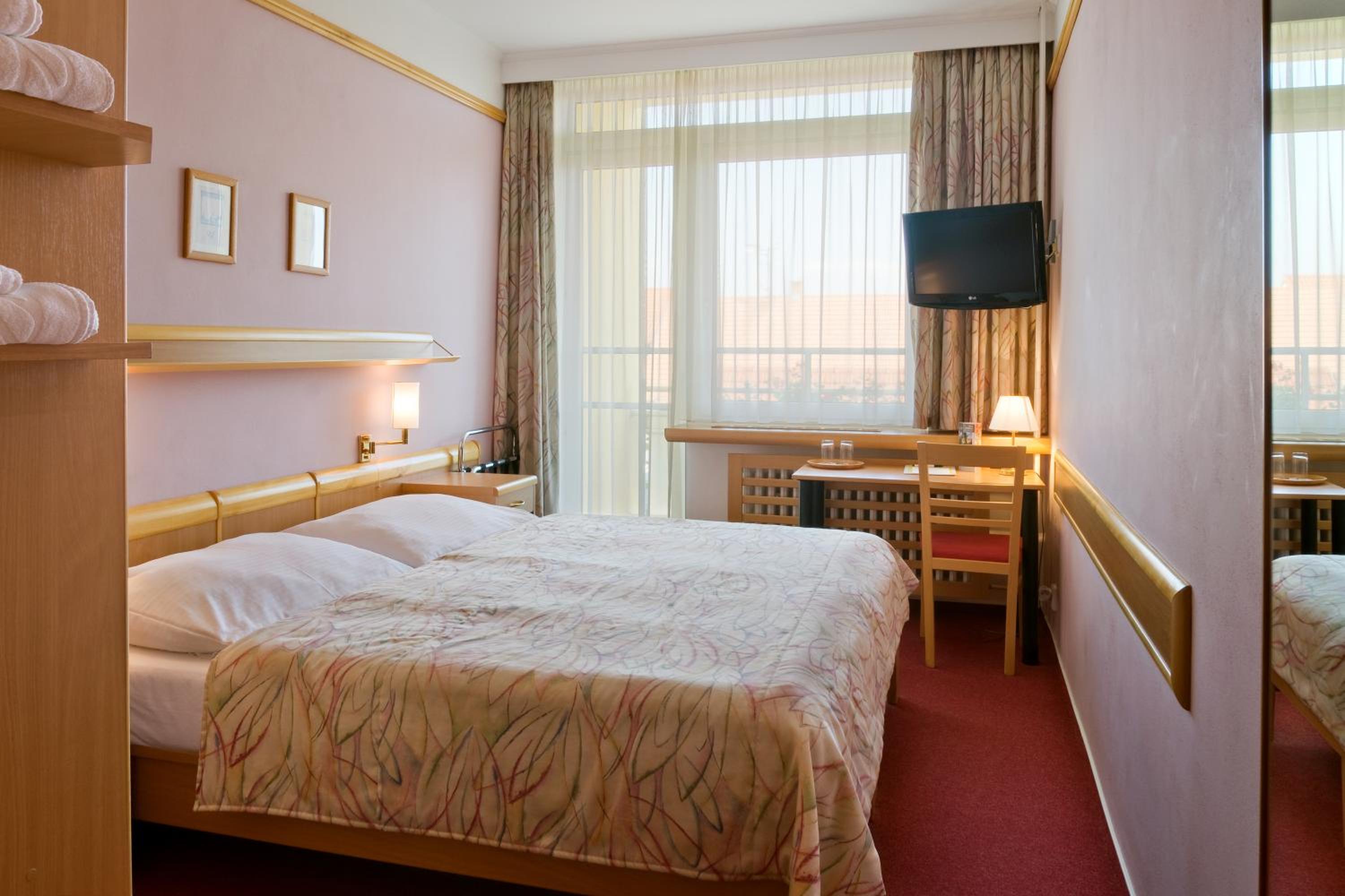 Standard Double or Twin Room photo 1