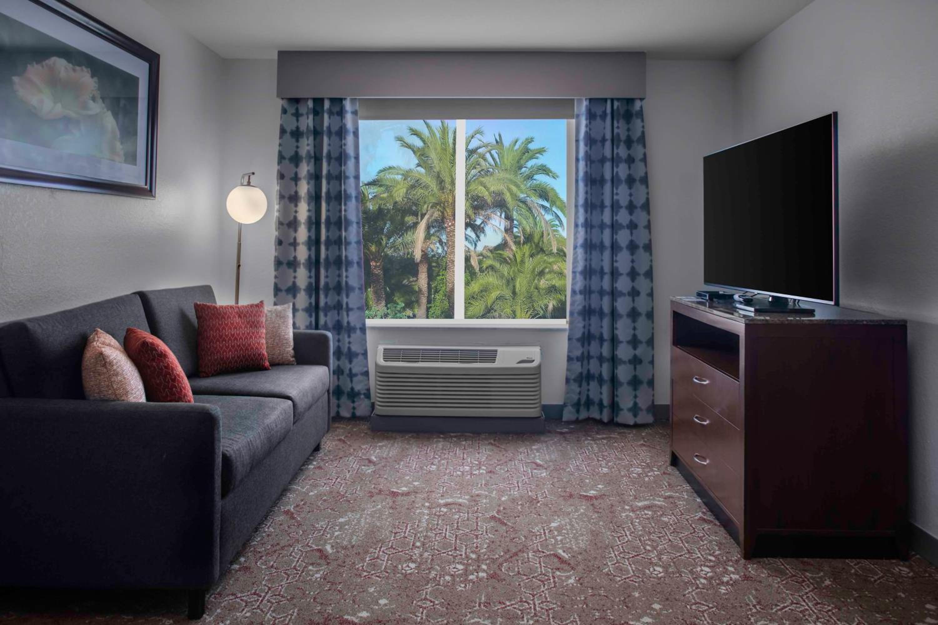 Deluxe King Suite with Accessible Tub - Mobility and Hearing Access - Photo 2