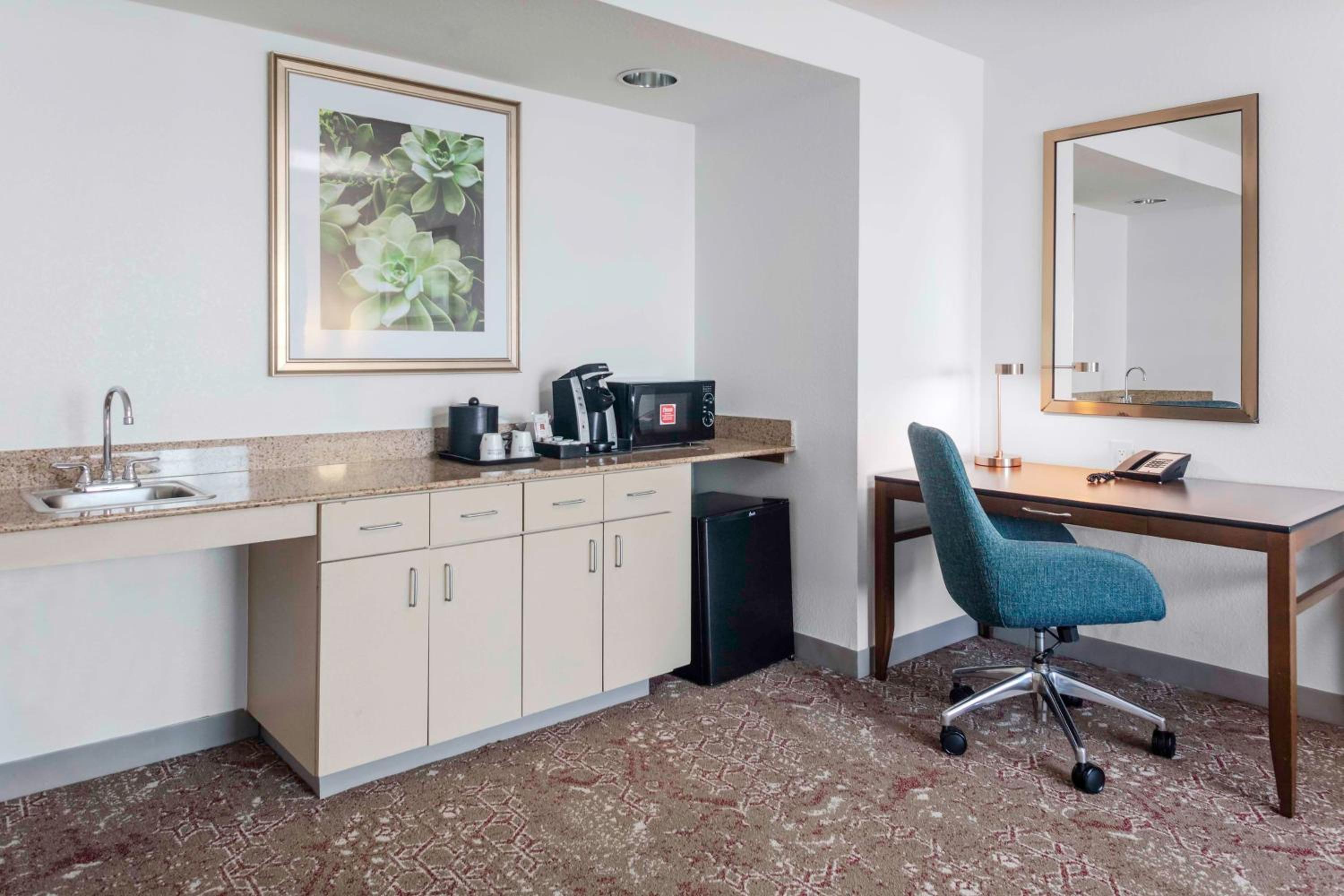 Deluxe King Suite with Accessible Tub - Mobility and Hearing Access - Photo 4