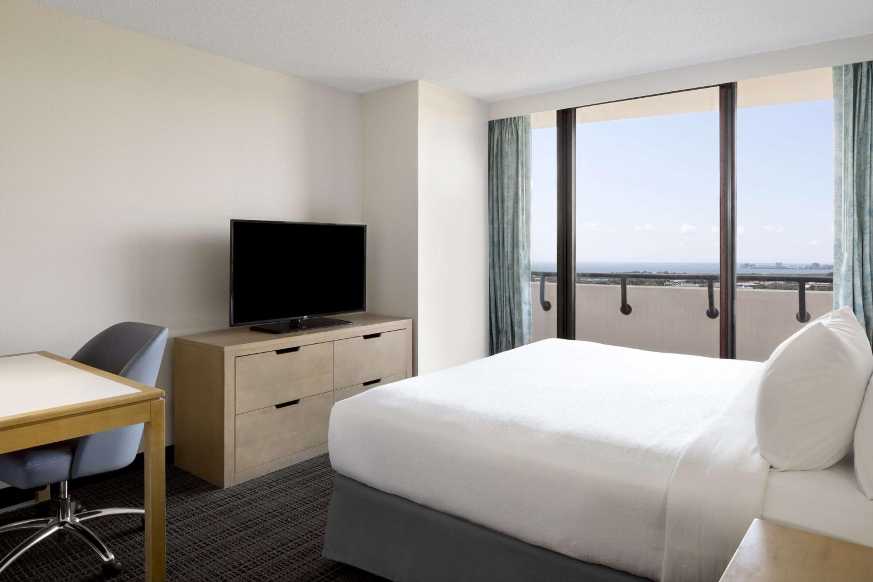 King Room with Bay View - Non-Smoking photo 2