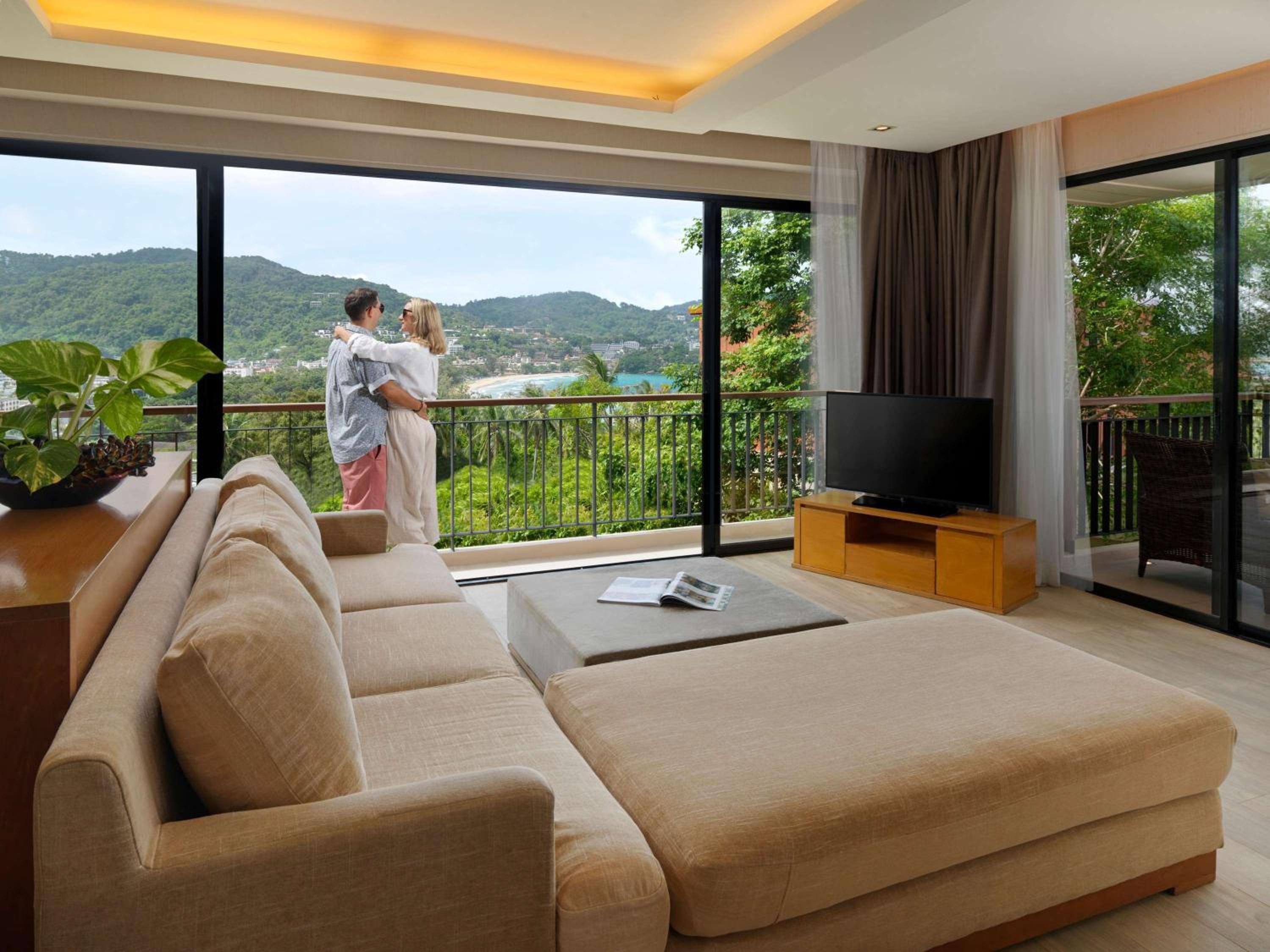 Family King Suite with Sea View and Balcony photo 2