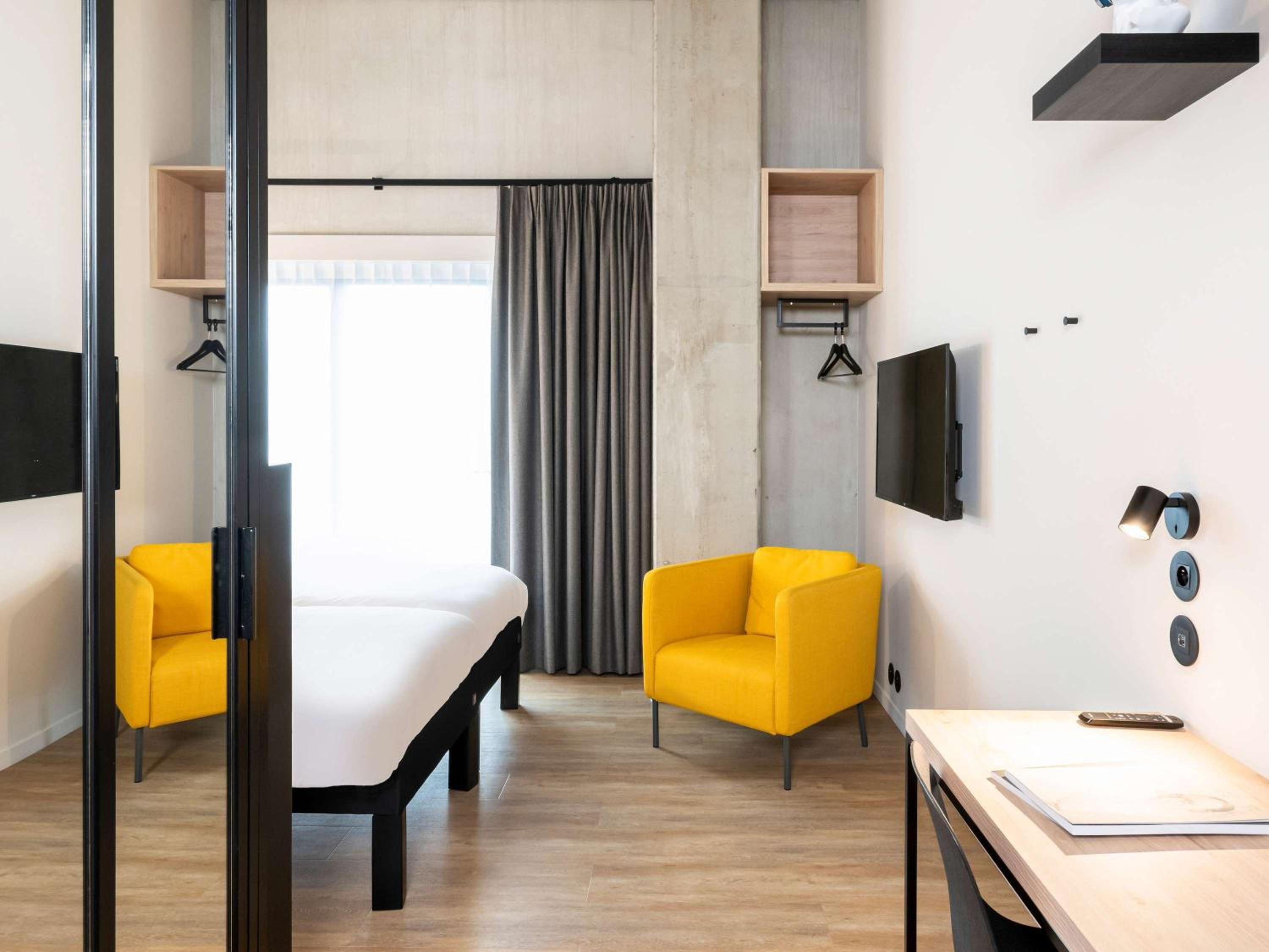 Superior Twin Room with Balcony - Photo 3