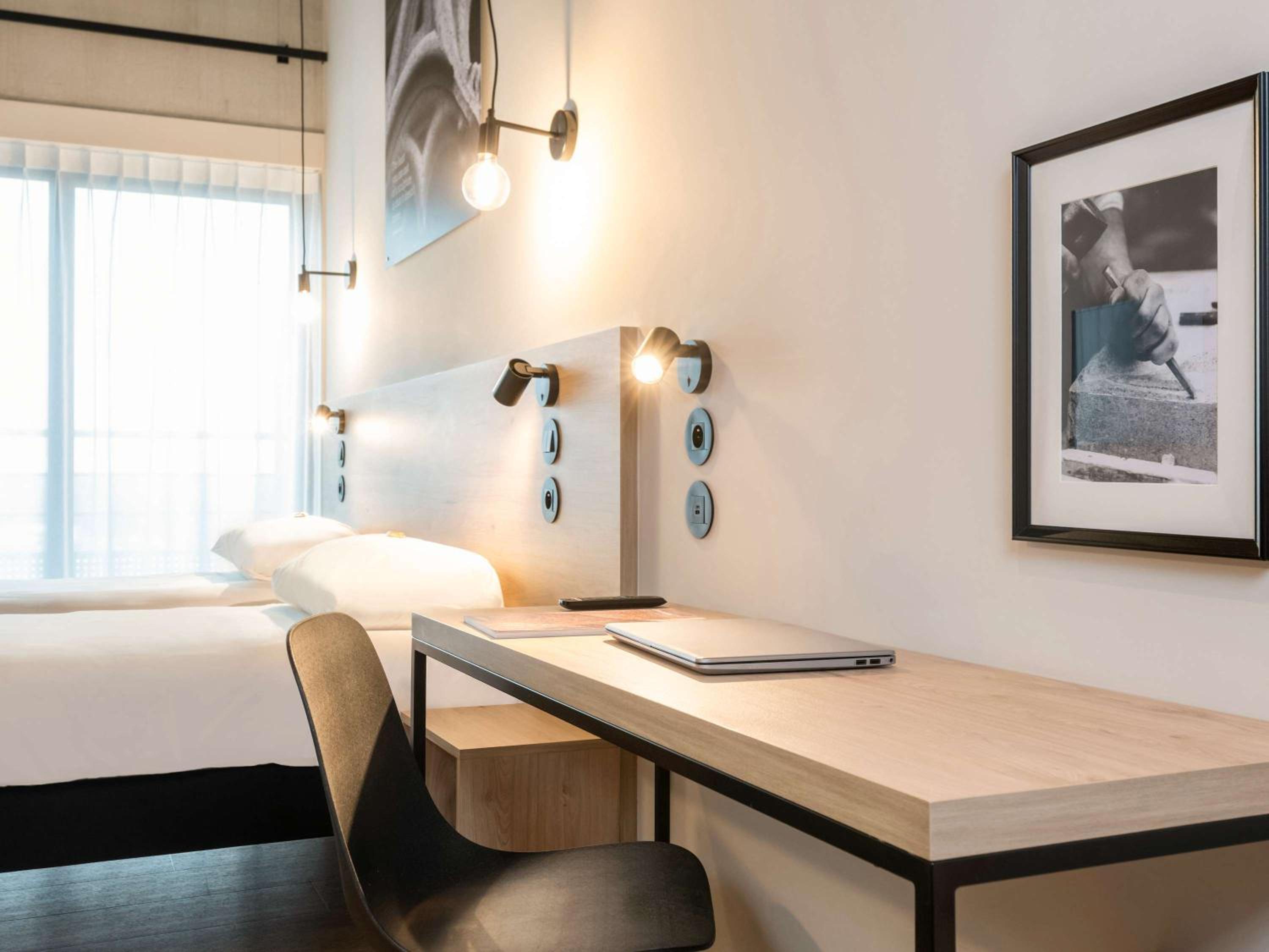 Standard Twin Room with Balcony - Photo 2
