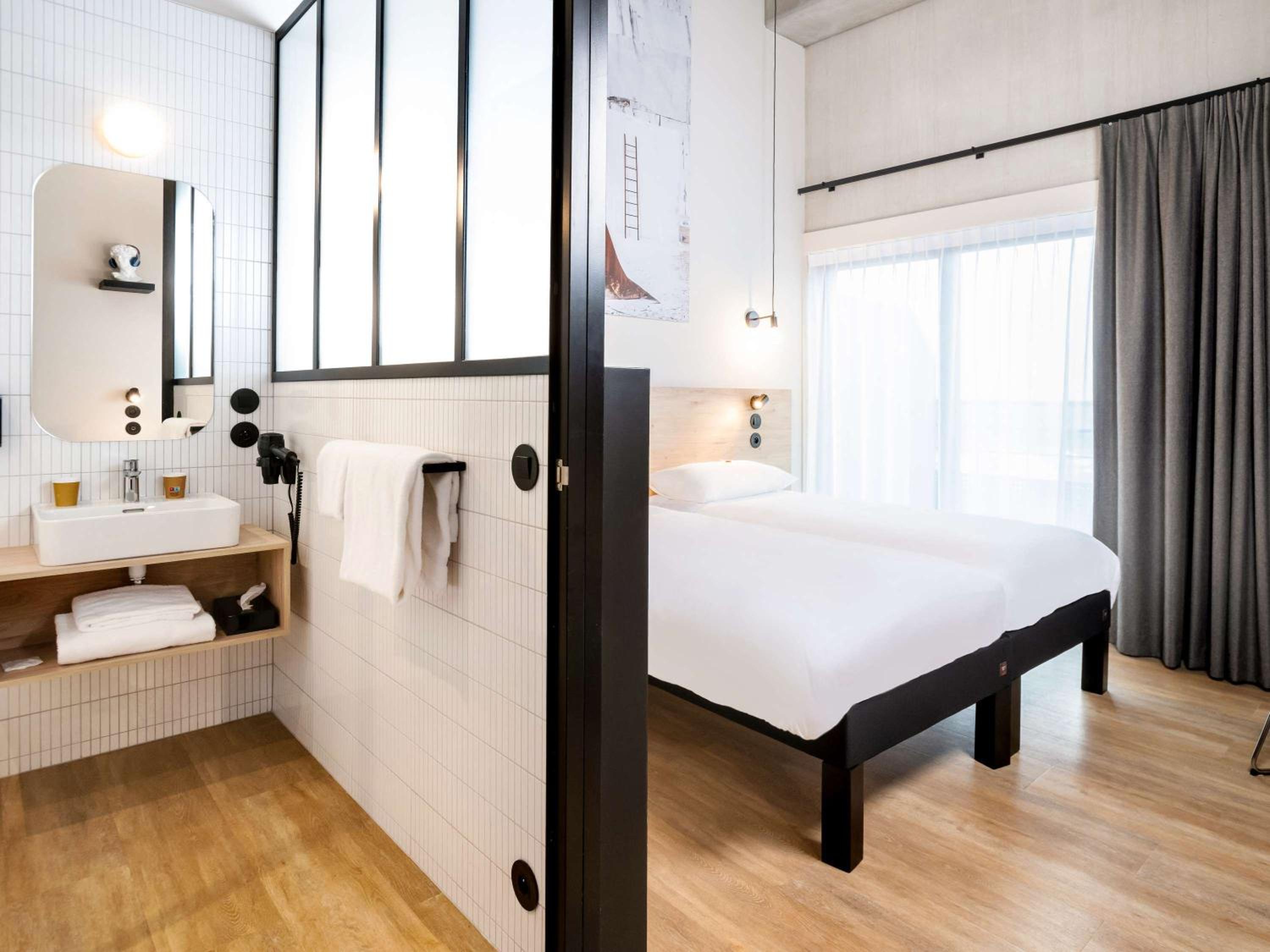 Superior Twin Room with Balcony - Photo 5