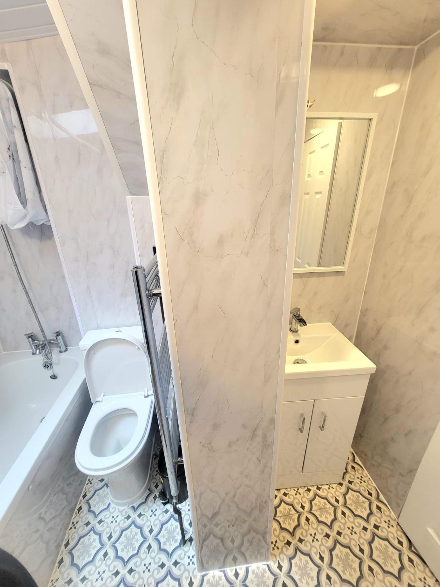 Double Room with Private Bathroom photo 3