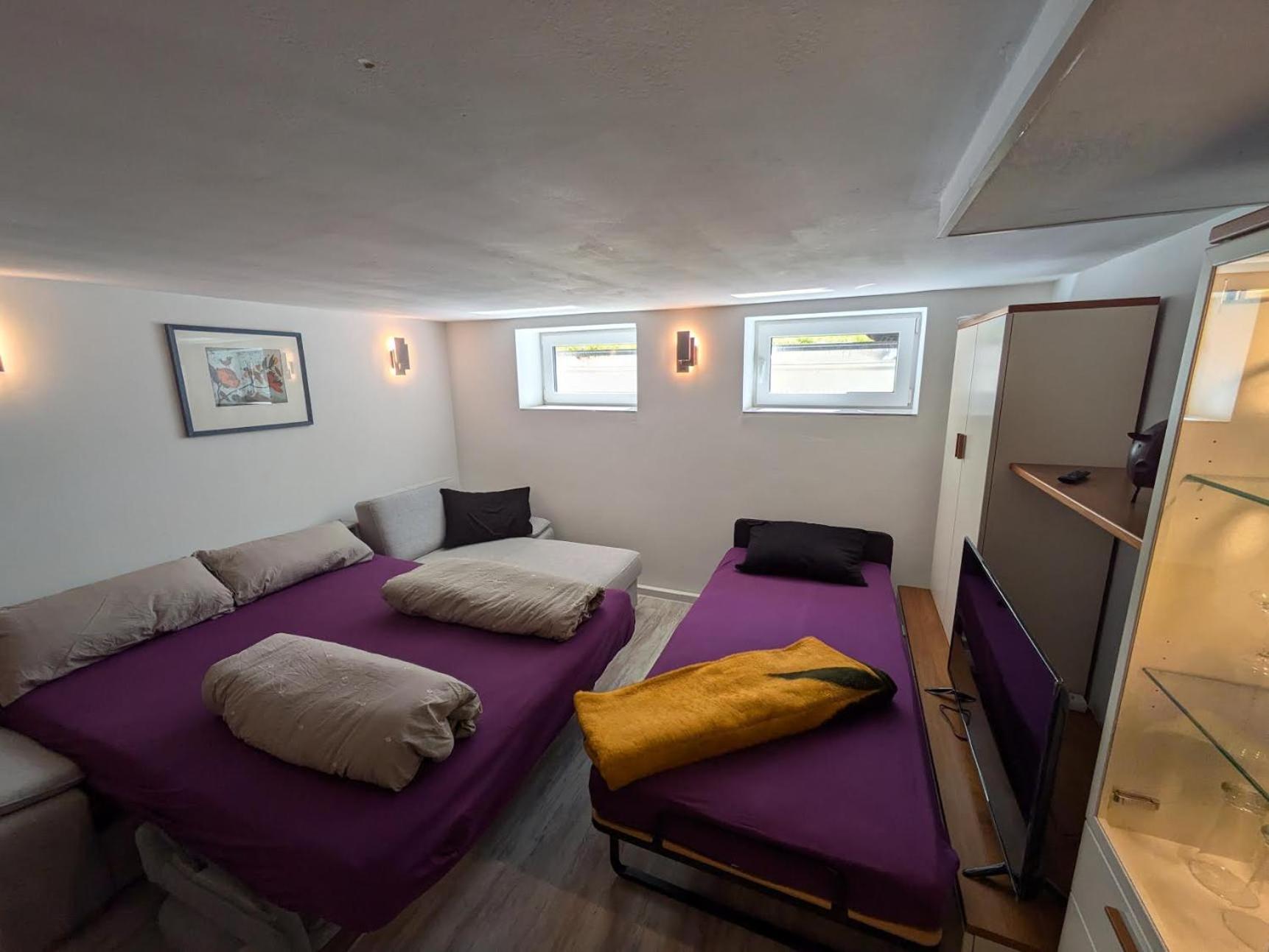 One-Bedroom Apartment photo 2