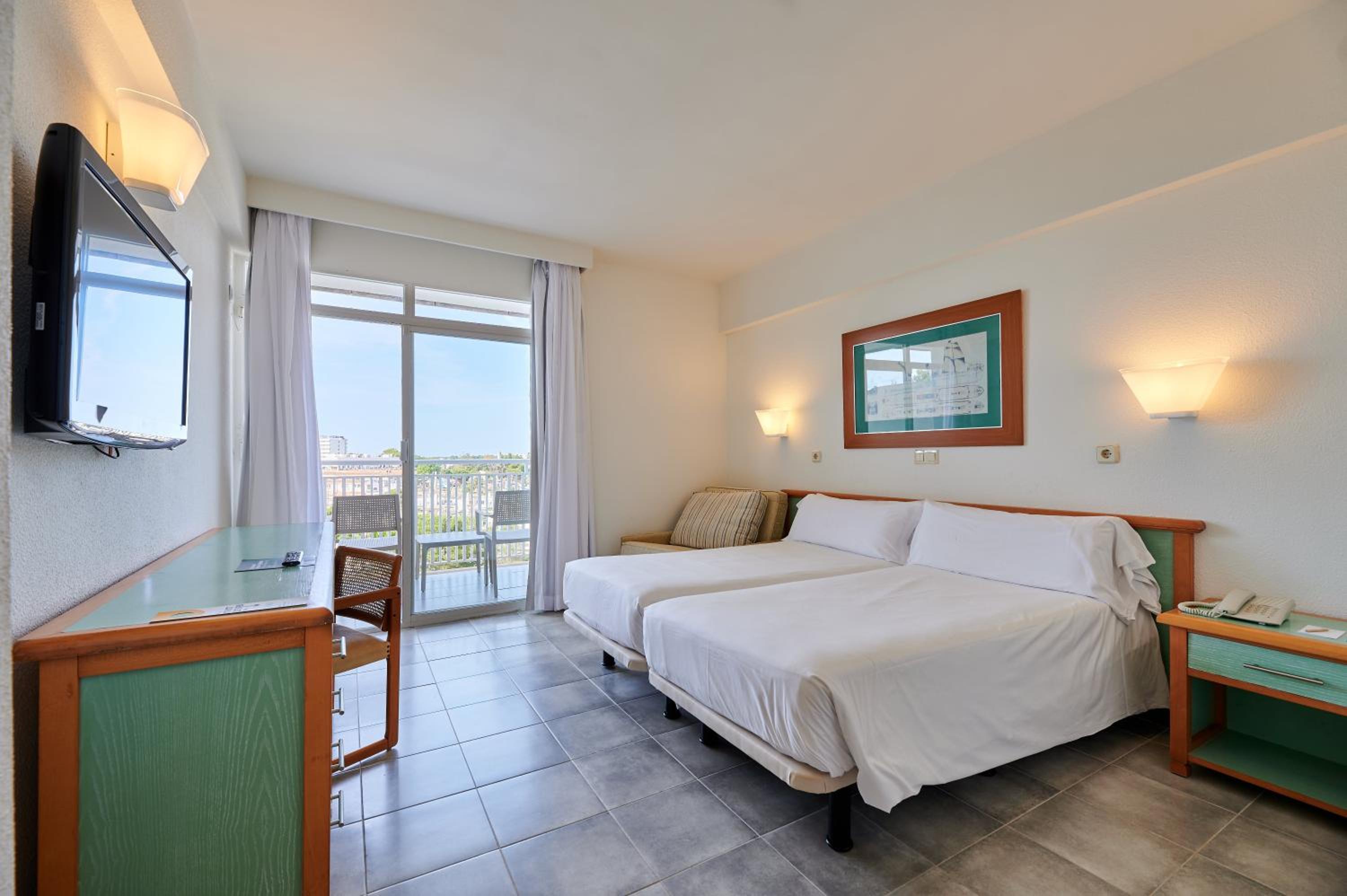 Habitación Doble con Vista a la Piscina
