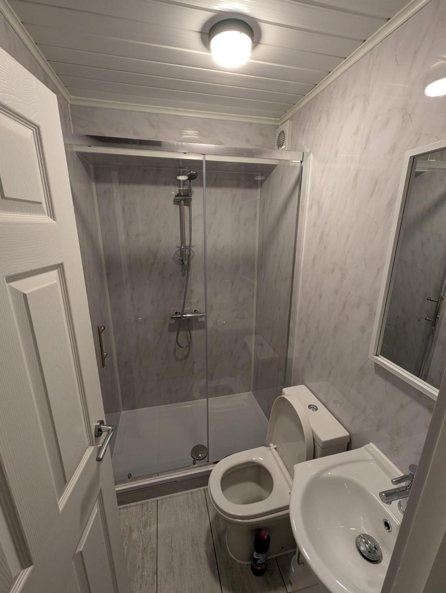 Double Room with Private Bathroom photo 3