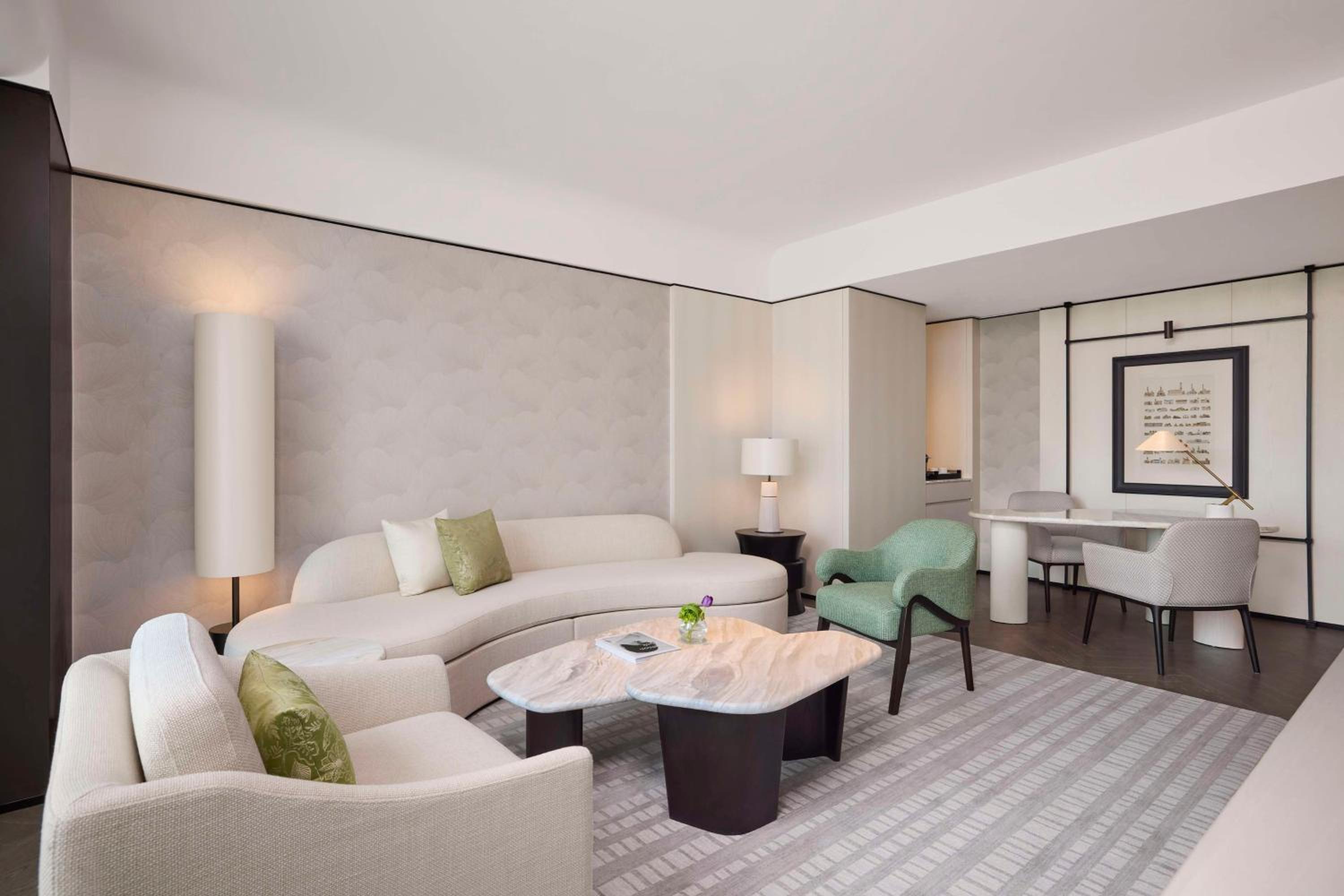 Deluxe King Suite