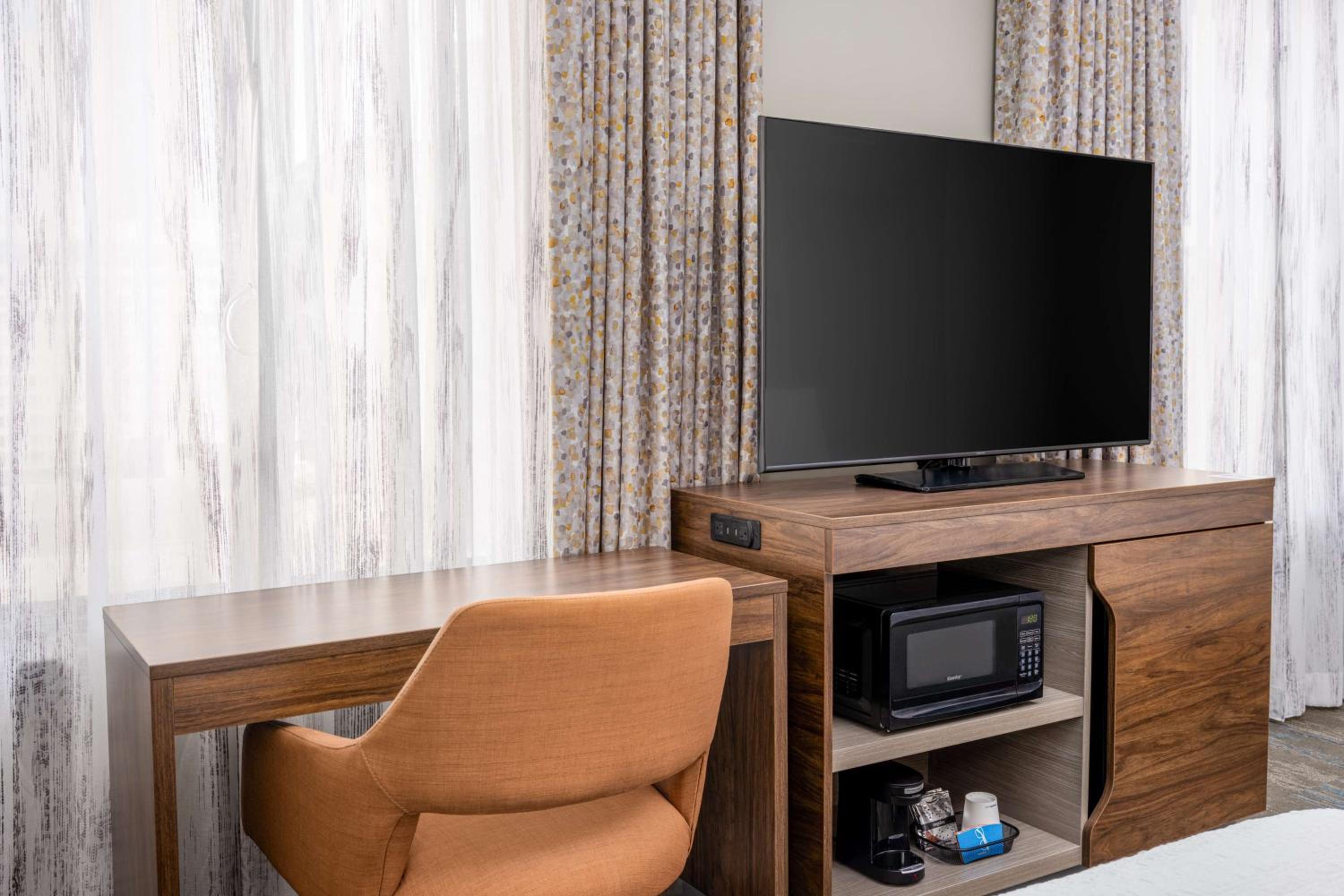 Double Room with Two Double Beds and City View - Mobility Accessible - Photo 4