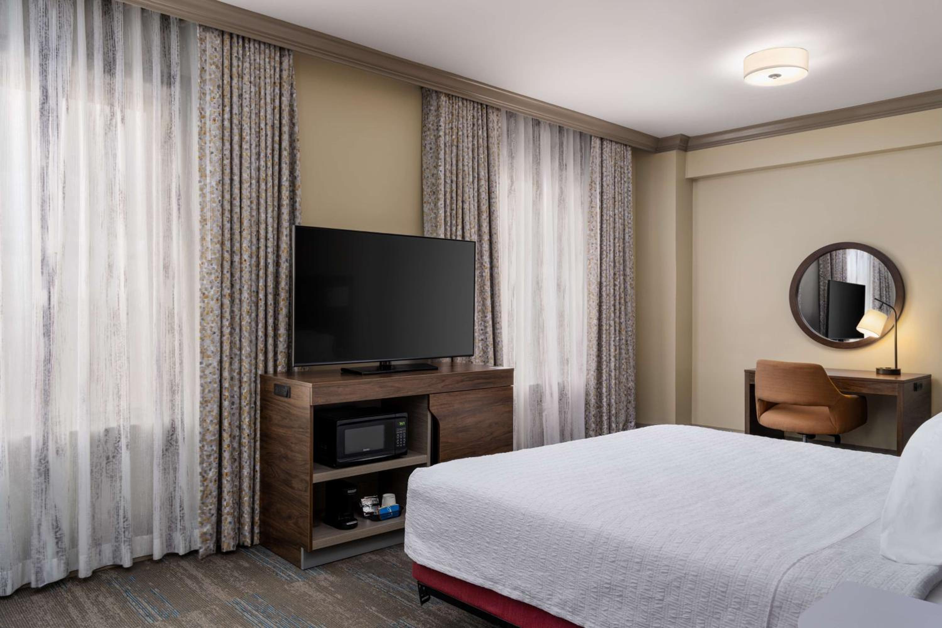 King Studio Suite - Mobility Accessible - Photo 8